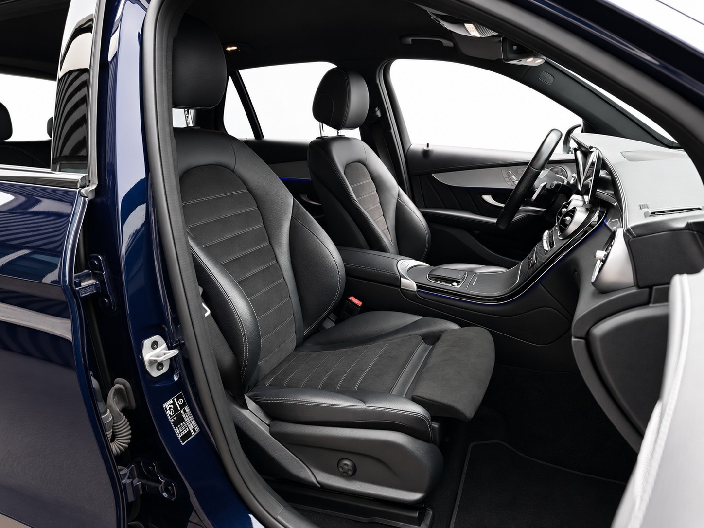 MERCEDES-BENZ GLC 300 e AMG Line 4m CH FAHRZEUG-image-11