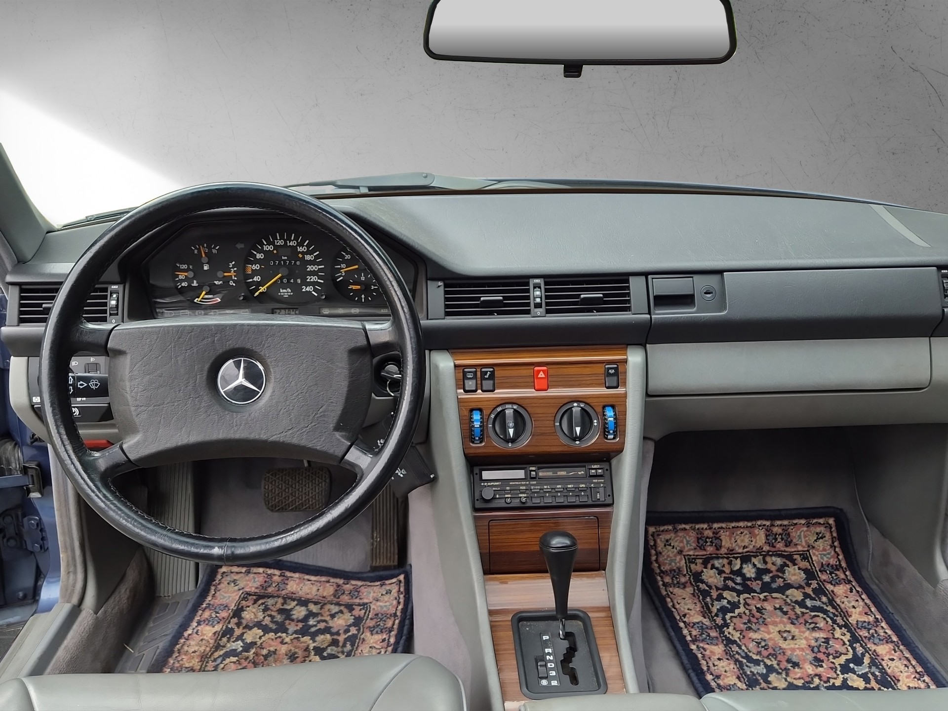MERCEDES-BENZ 300 CE-image-14