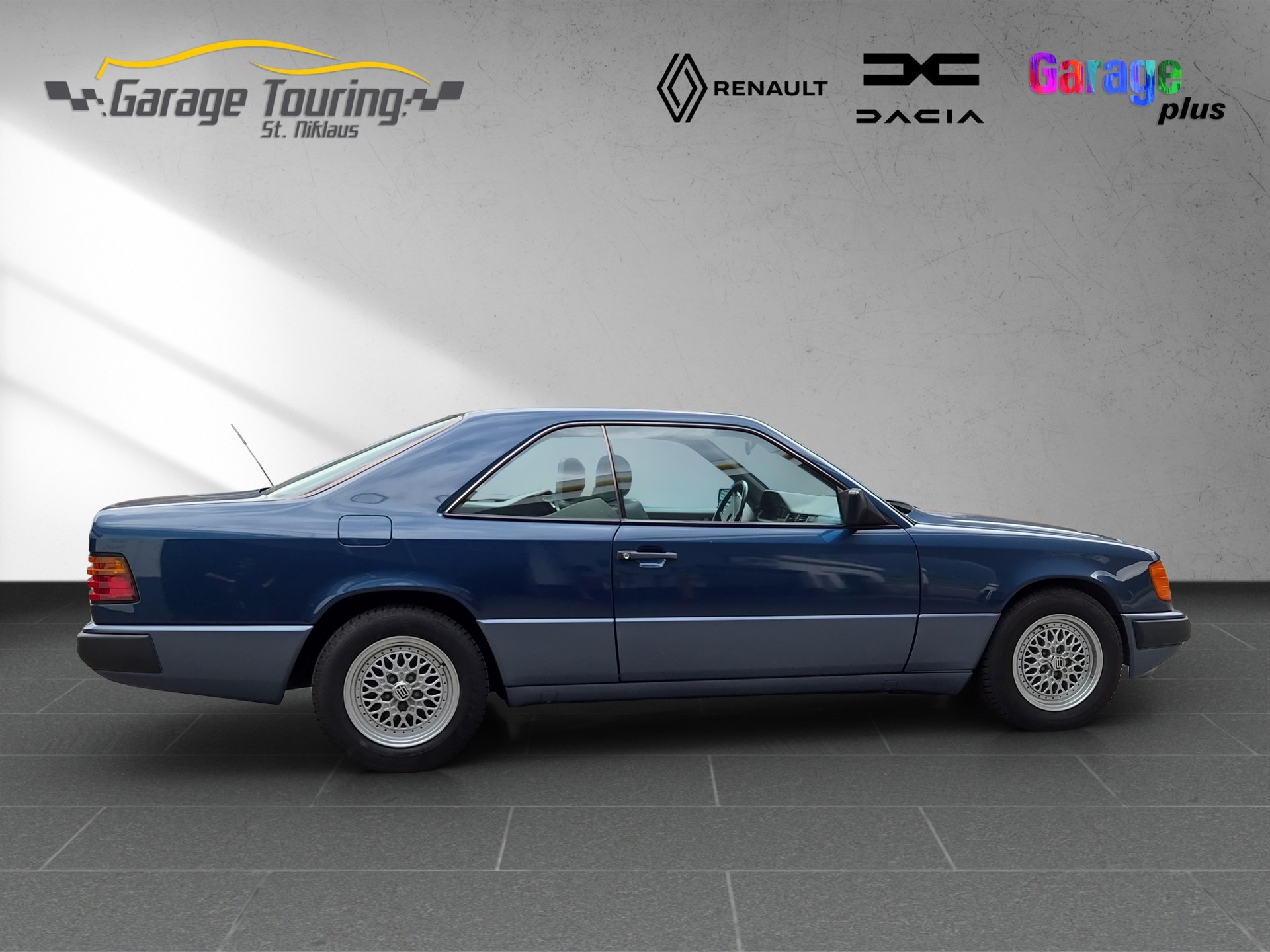 MERCEDES-BENZ 300 CE-image-6