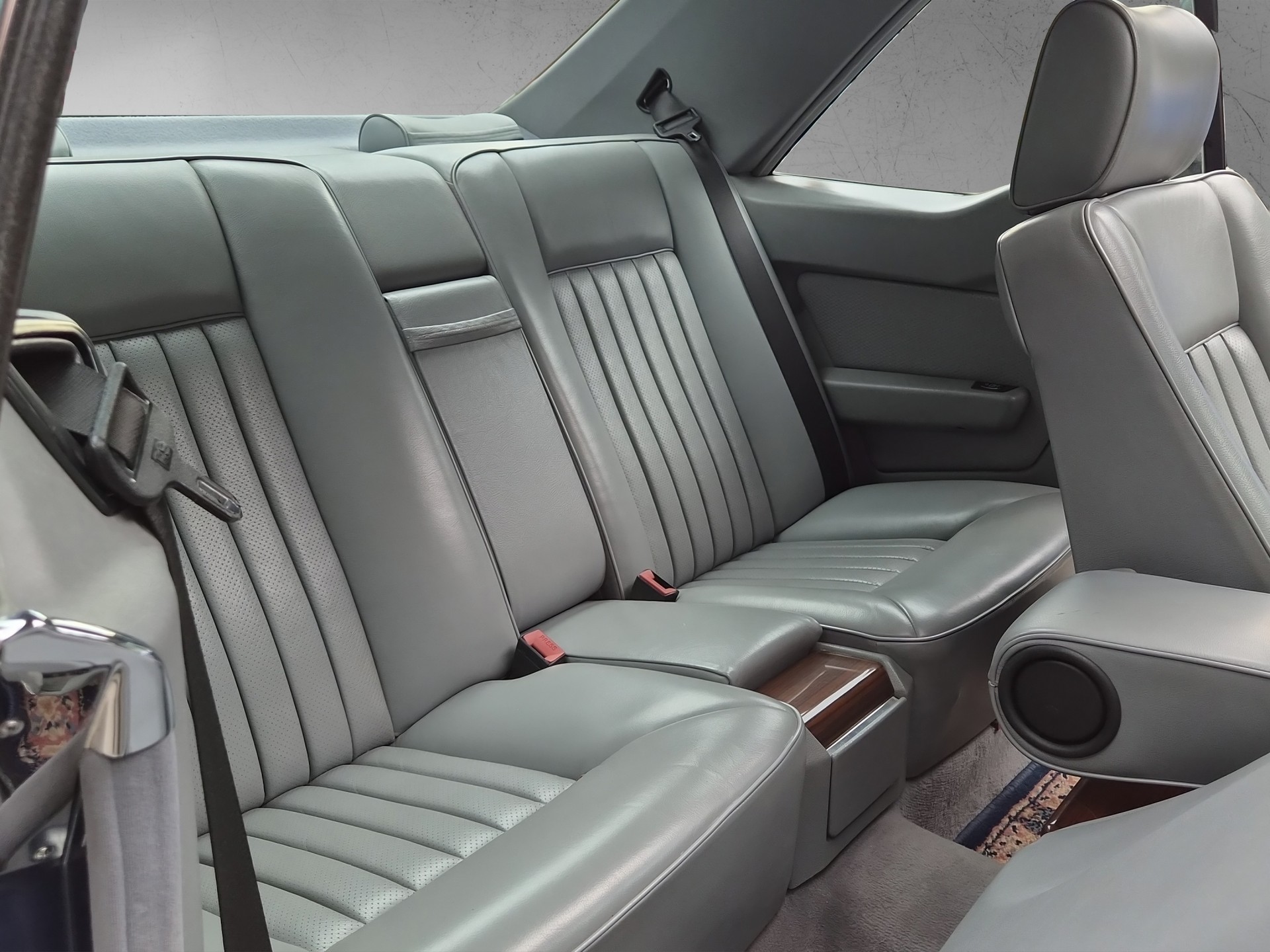 MERCEDES-BENZ 300 CE-image-11