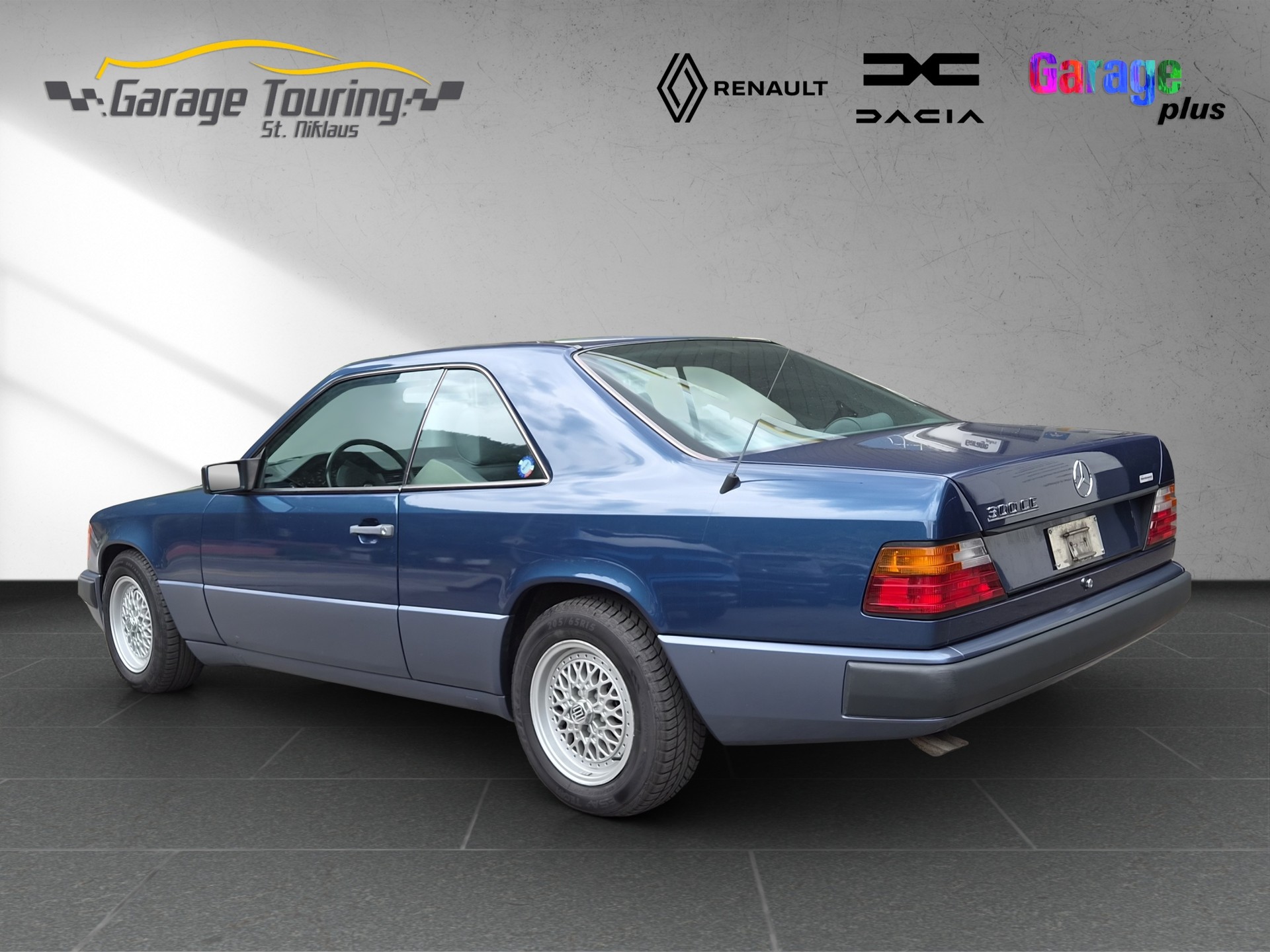 MERCEDES-BENZ 300 CE-image-3