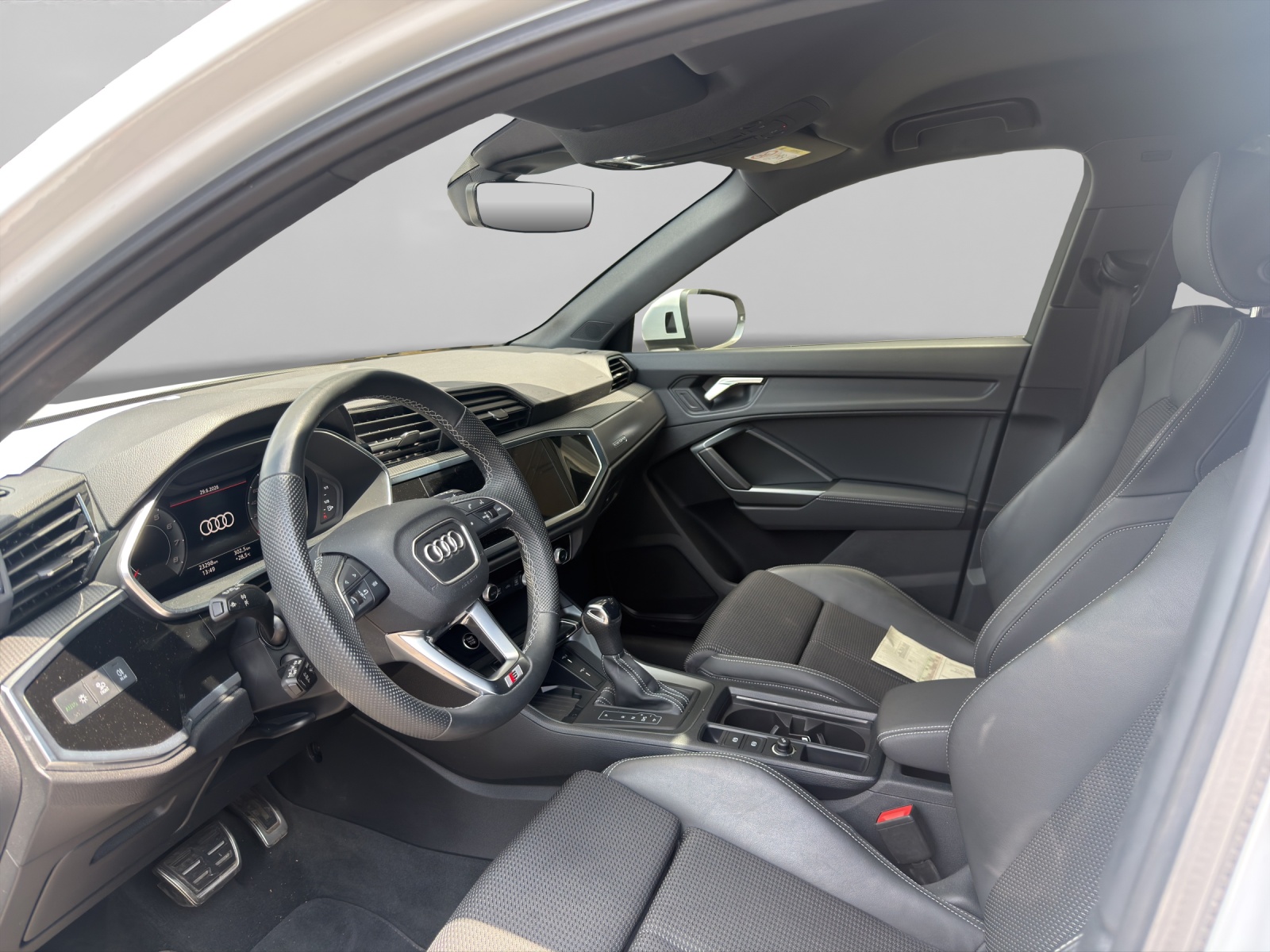 AUDI Q3 2.0 40 TFSI S line quattro S-Tronic-image-7