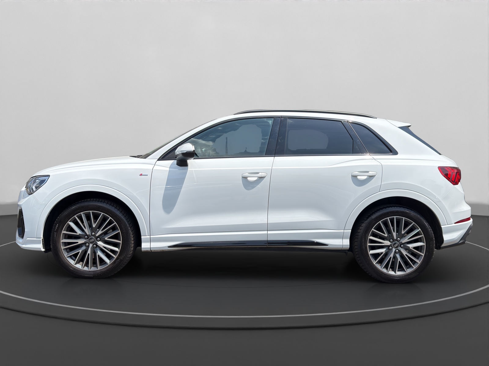 AUDI Q3 2.0 40 TFSI S line quattro S-Tronic-image-1