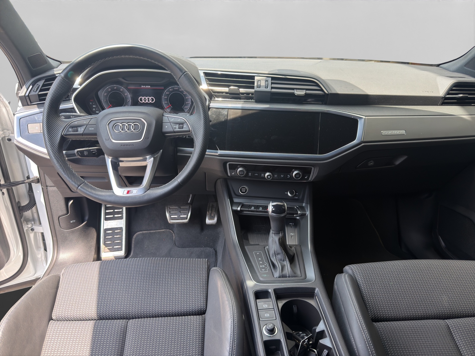 AUDI Q3 2.0 40 TFSI S line quattro S-Tronic-image-5