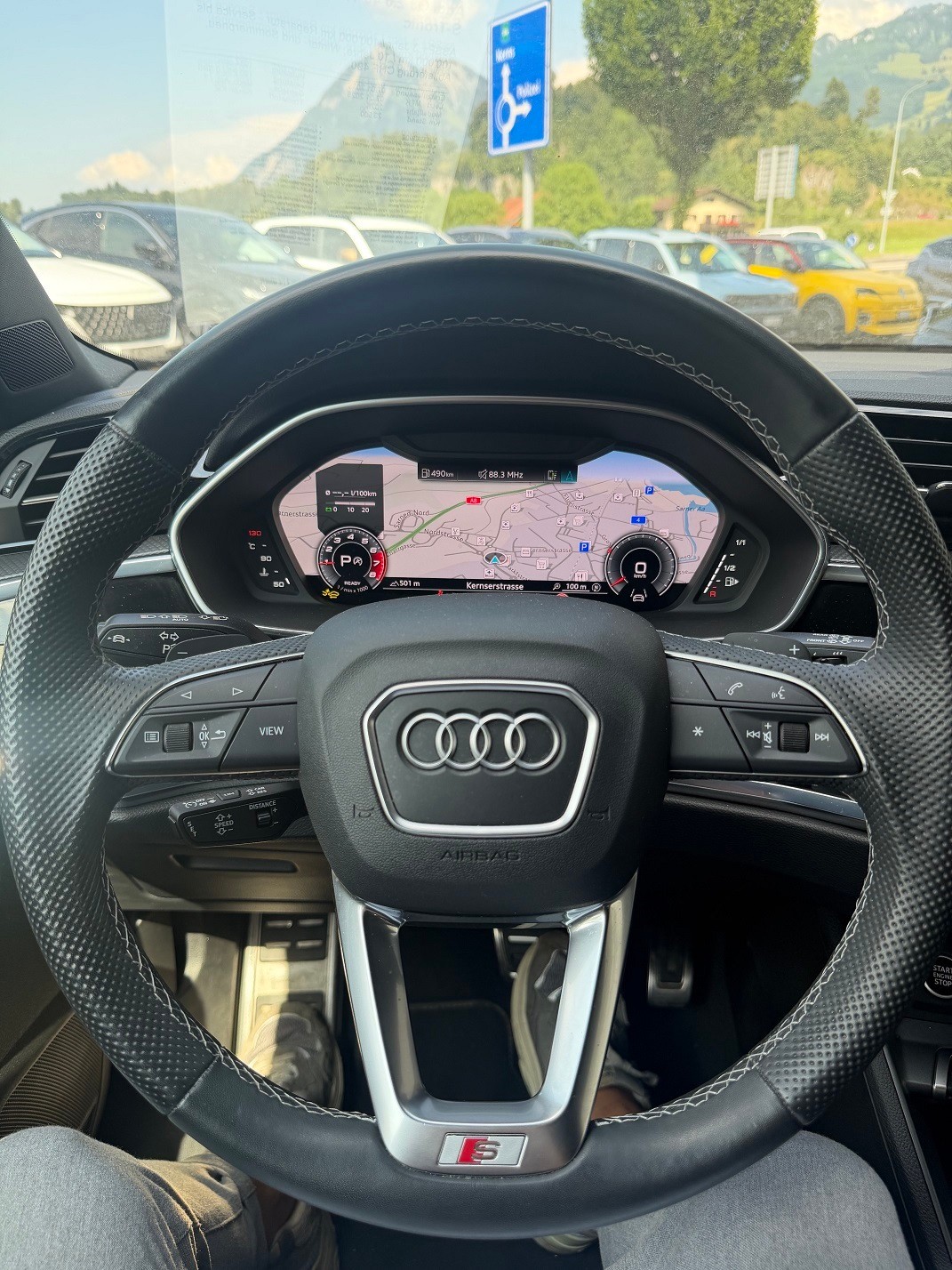 AUDI Q3 2.0 40 TFSI S line quattro S-Tronic-image-15