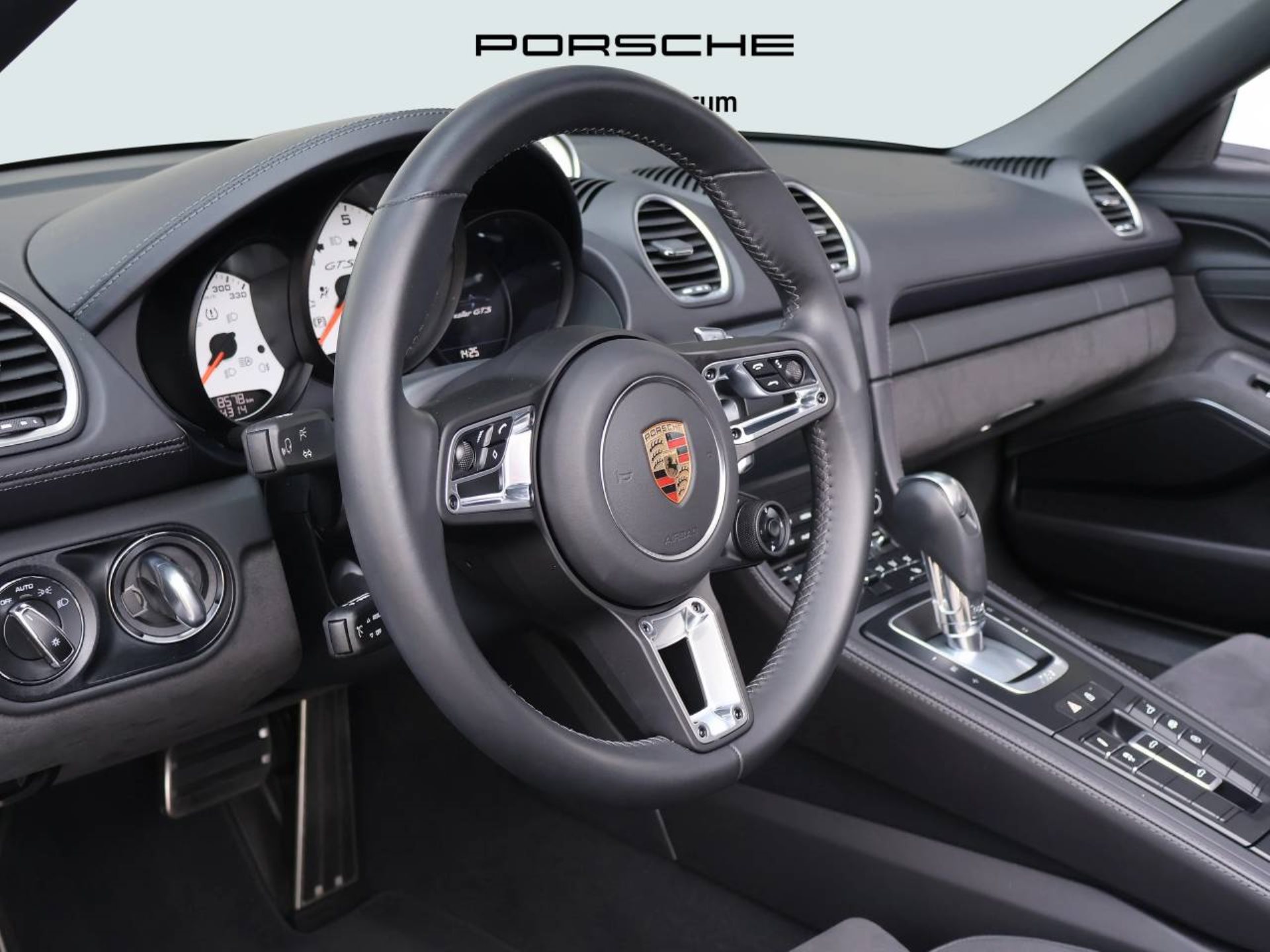 PORSCHE 718 Boxster GTS 4.0-image-4