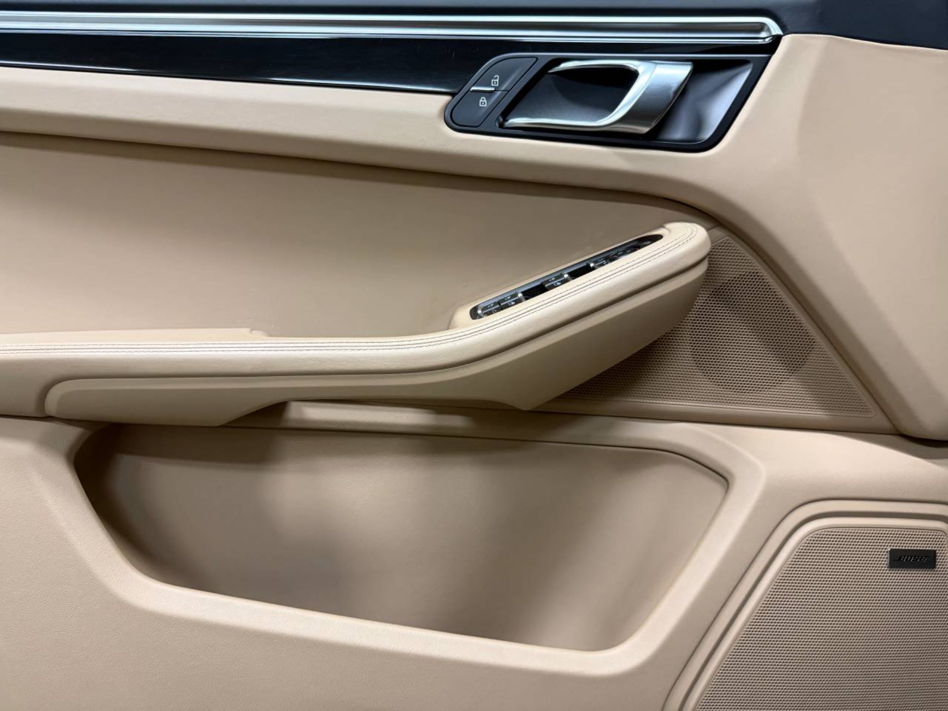 PORSCHE Macan S (MY20)-image-23