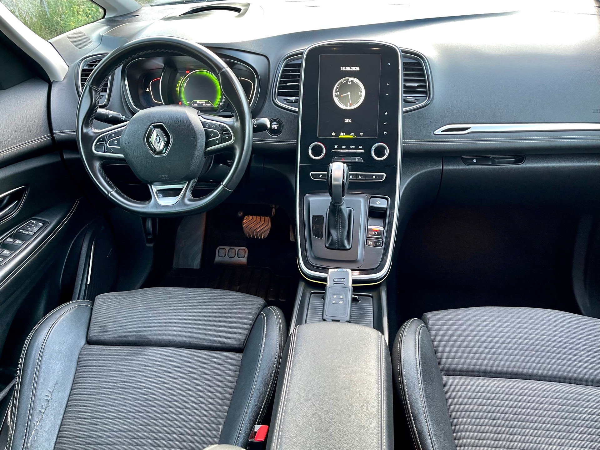 RENAULT Grand Scénic 1.6 dCi Bose EDC-image-7