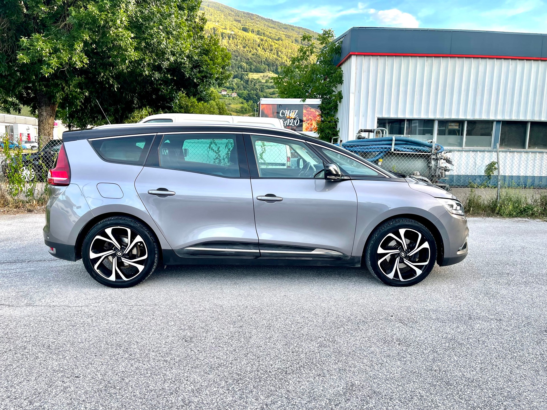 RENAULT Grand Scénic 1.6 dCi Bose EDC-image-5