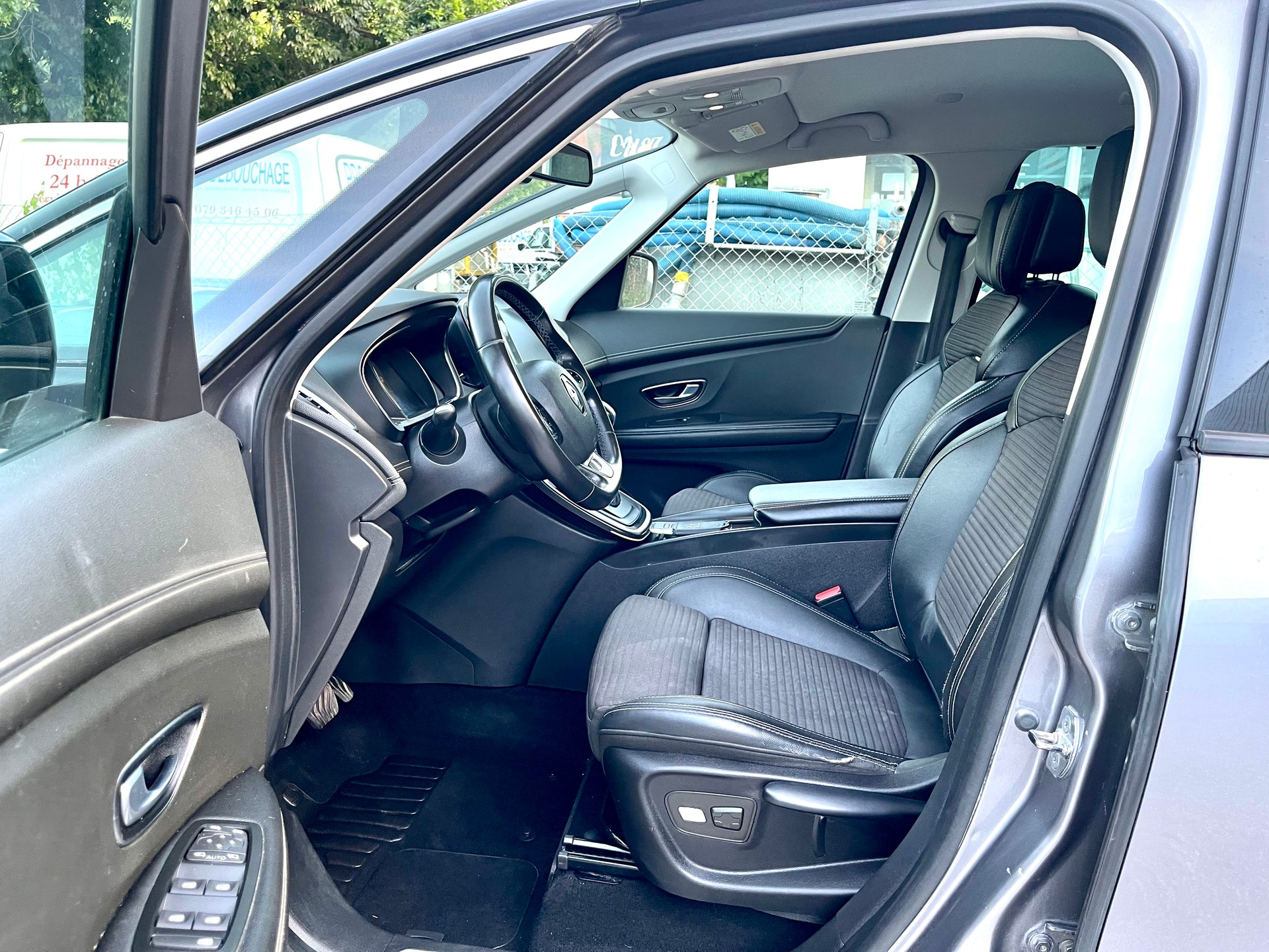 RENAULT Grand Scénic 1.6 dCi Bose EDC-image-3