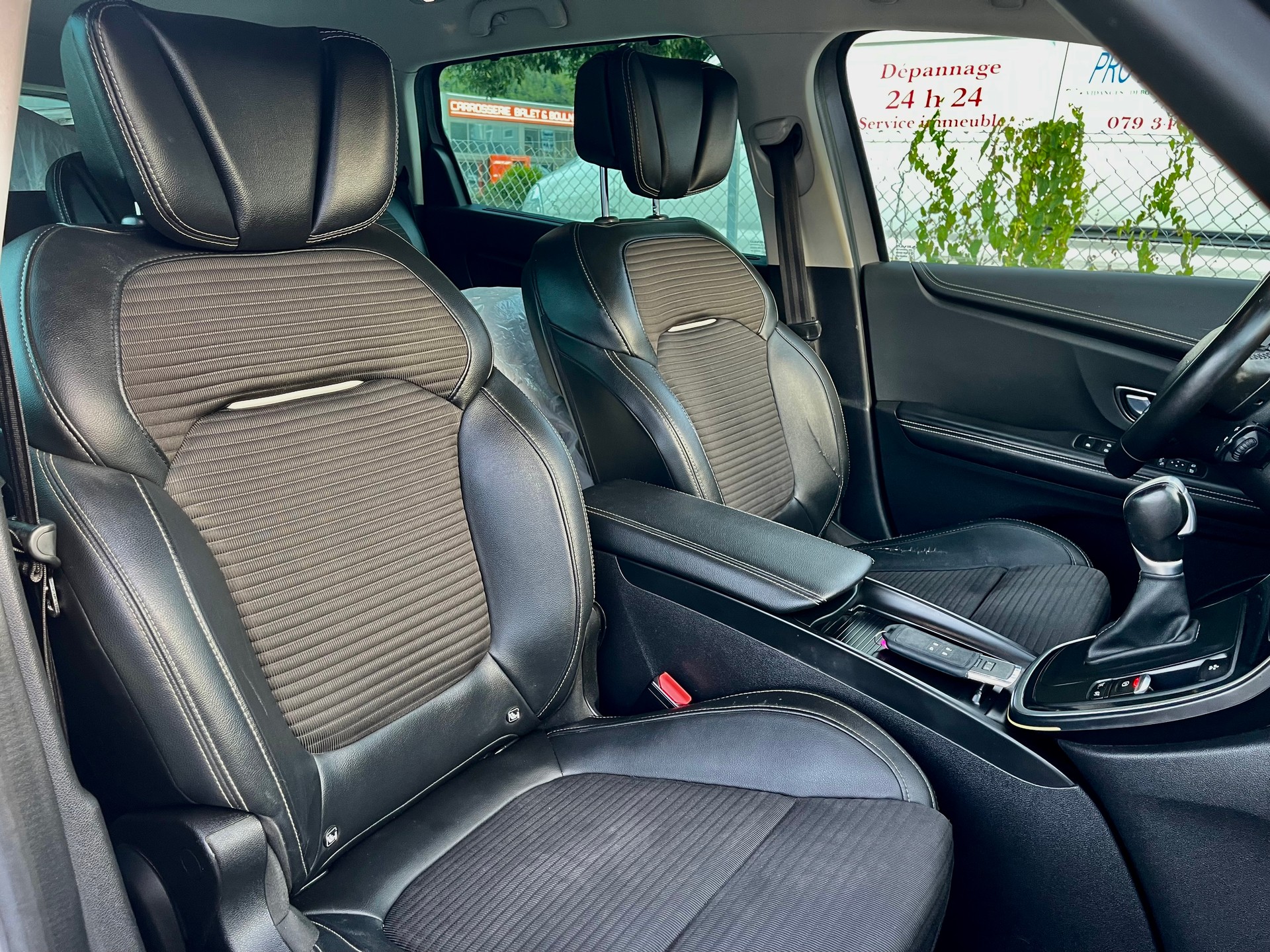 RENAULT Grand Scénic 1.6 dCi Bose EDC-image-6