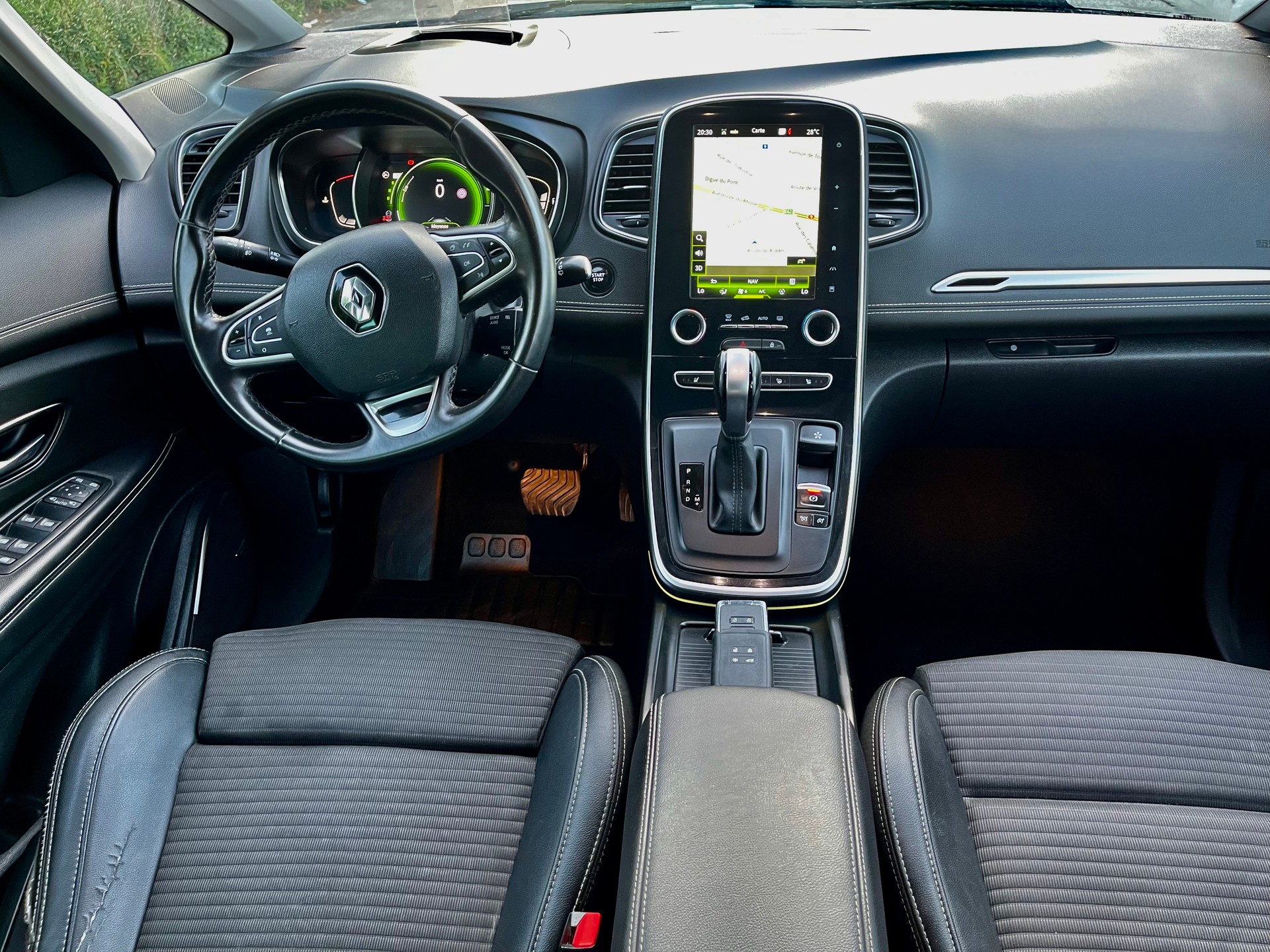RENAULT Grand Scénic 1.6 dCi Bose EDC-image-1