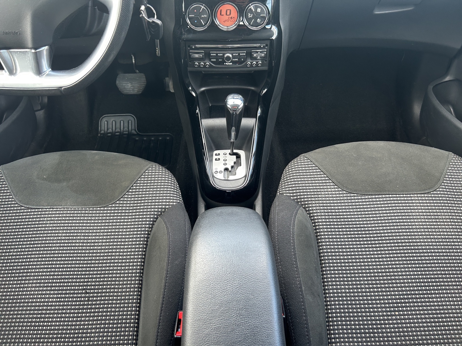 CITROEN C3 1.6 VTi Exclusive-image-13