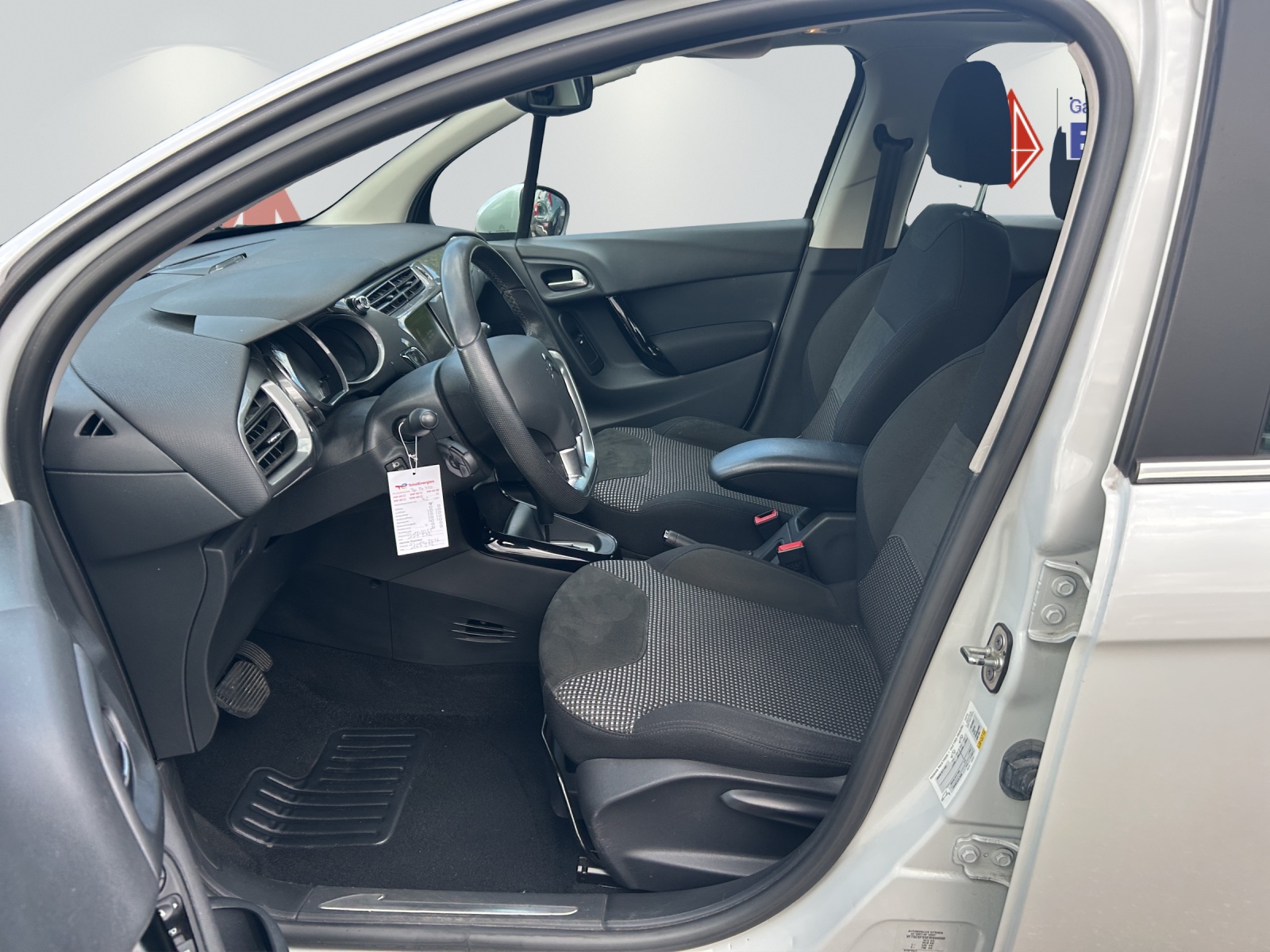 CITROEN C3 1.6 VTi Exclusive-image-7