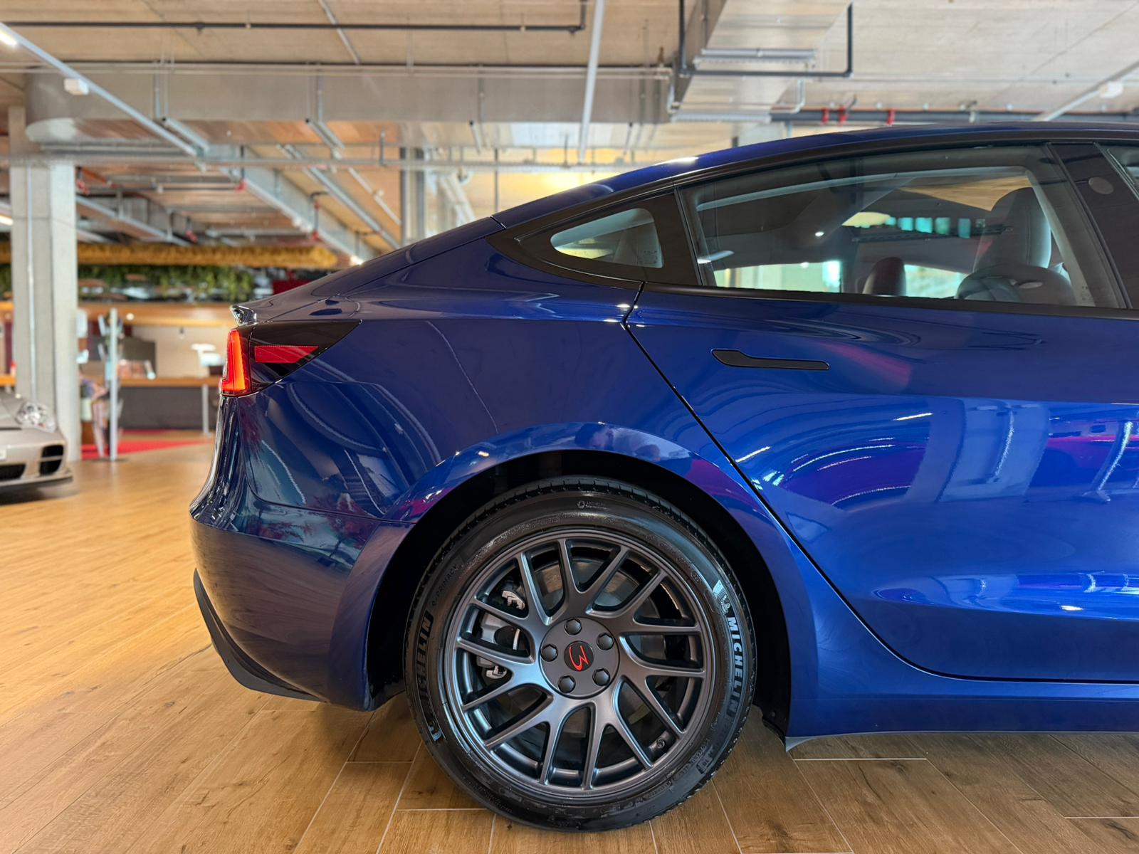 TESLA Model 3 RWD-image-7