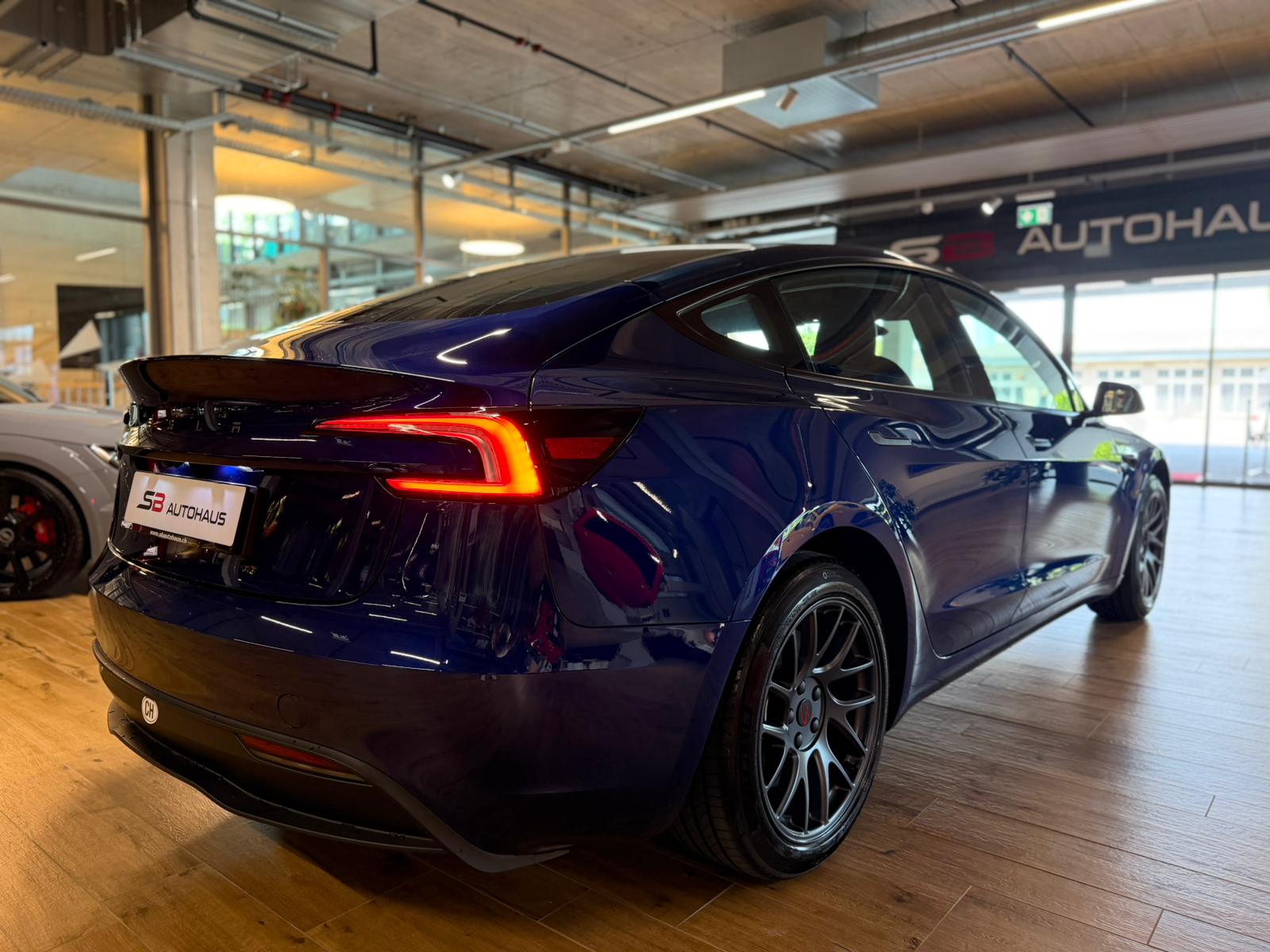 TESLA Model 3 RWD-image-9