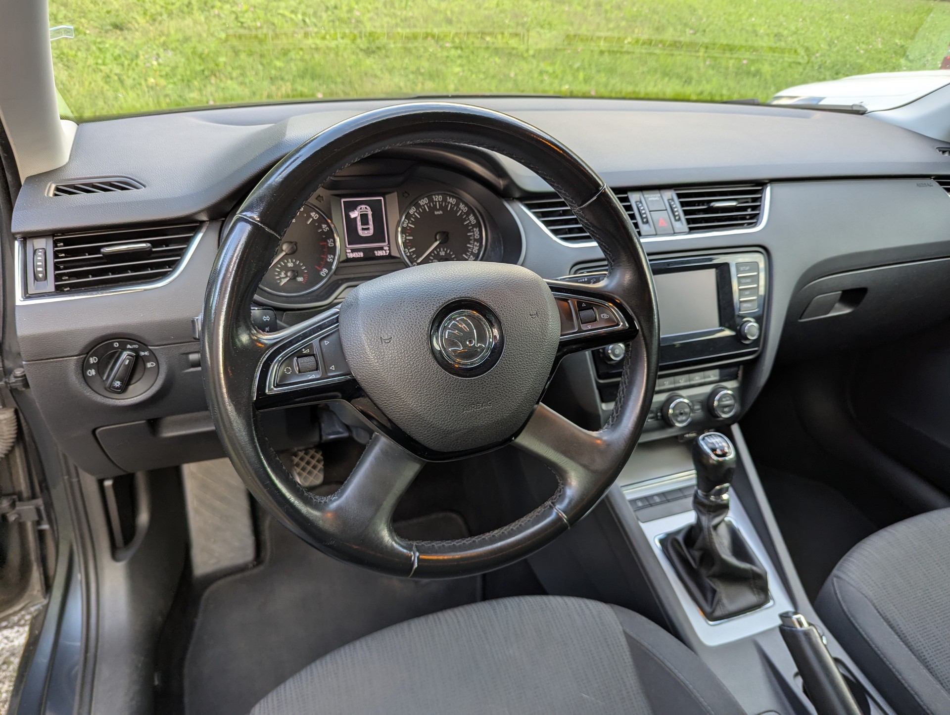 SKODA 1.6 TDI 105 Elegance 4x4-image-3
