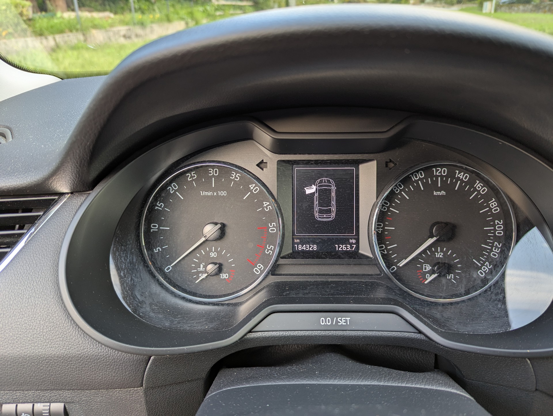 SKODA 1.6 TDI 105 Elegance 4x4-image-2