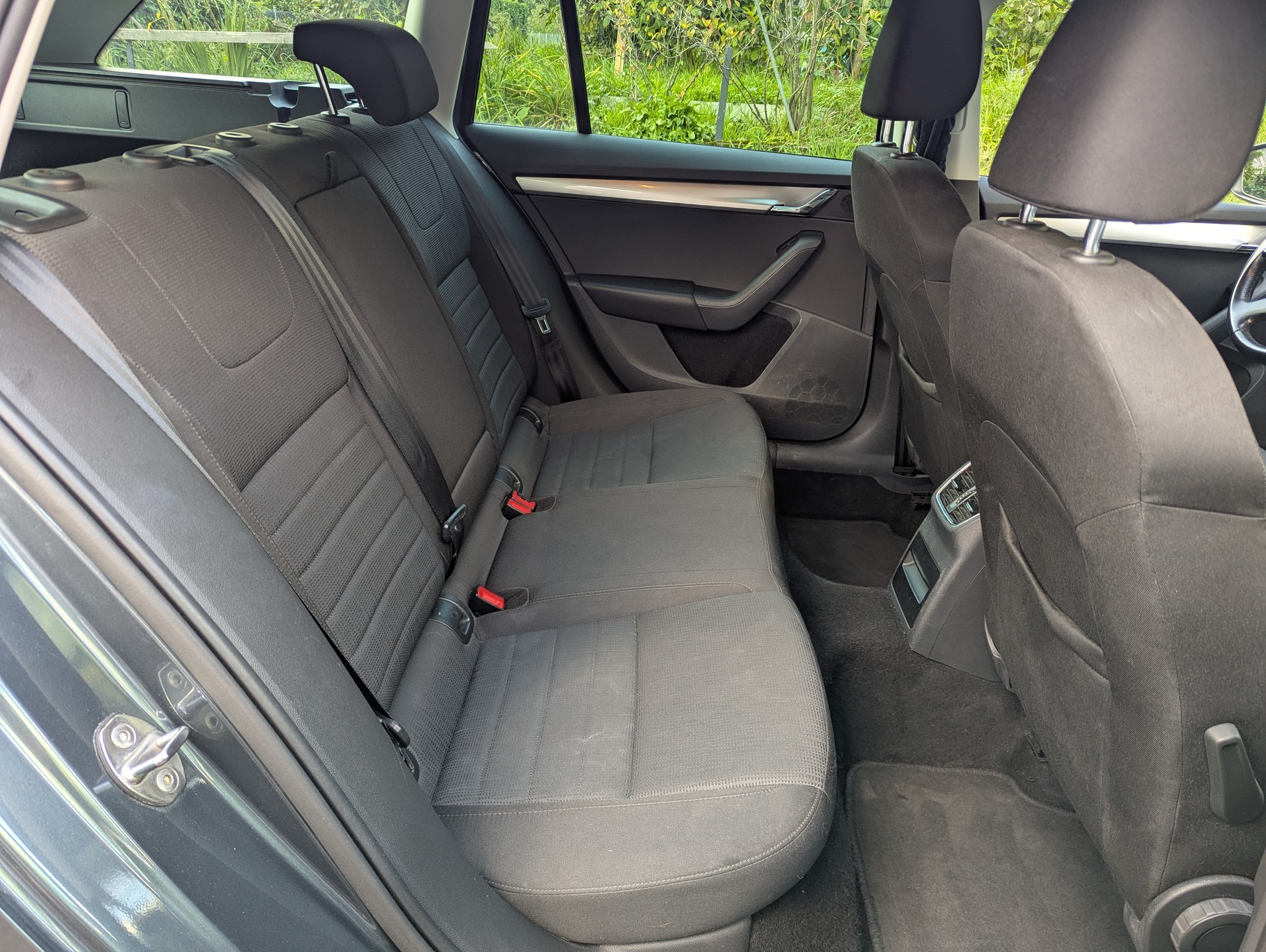 SKODA 1.6 TDI 105 Elegance 4x4-image-4