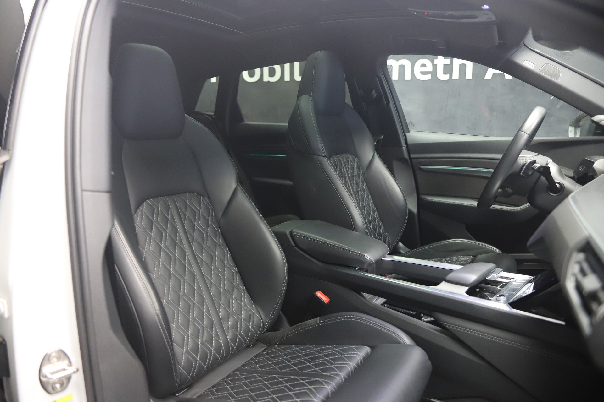 AUDI e-tron 55 S Line quattro-image-7