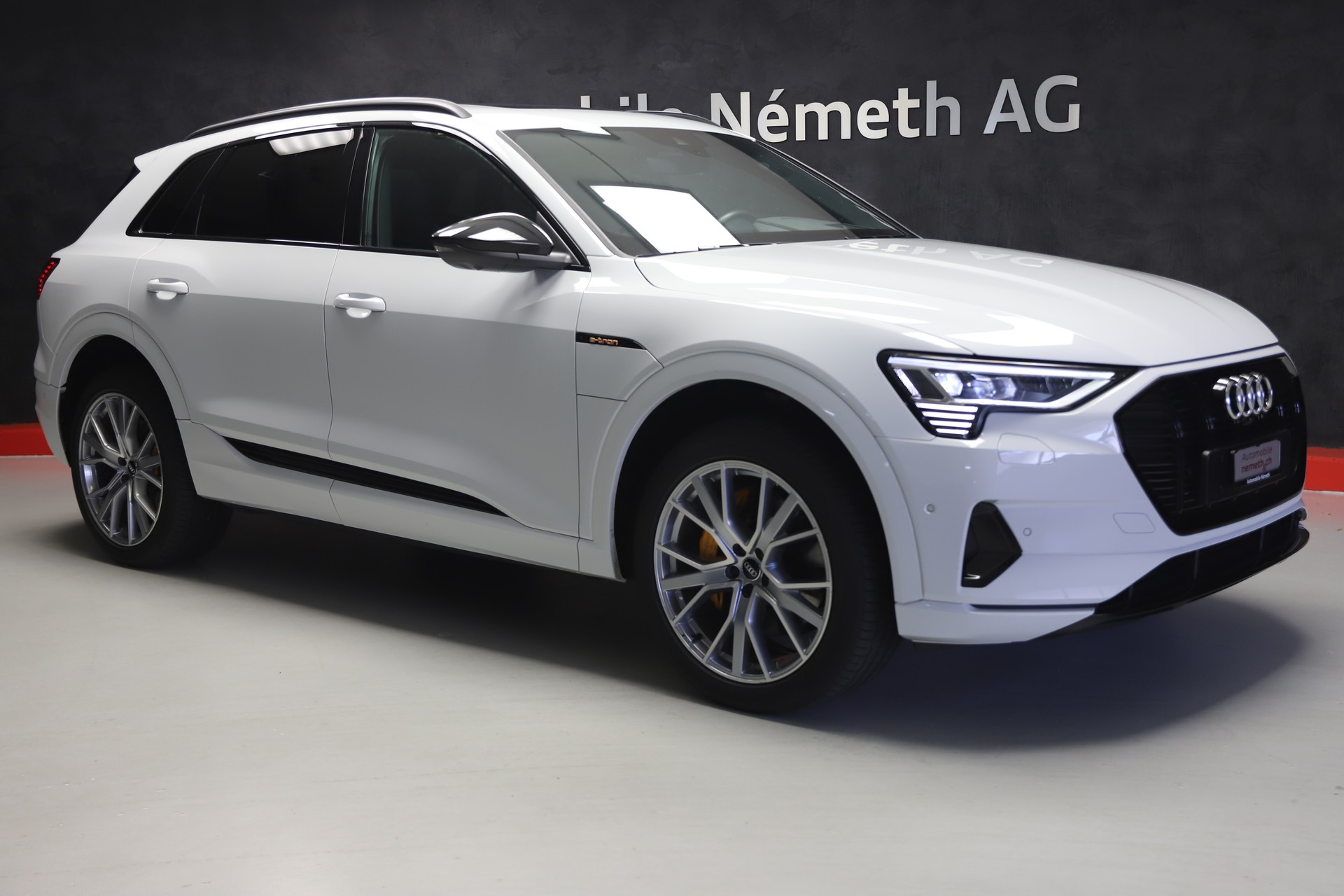 AUDI e-tron 55 S Line quattro-image-0