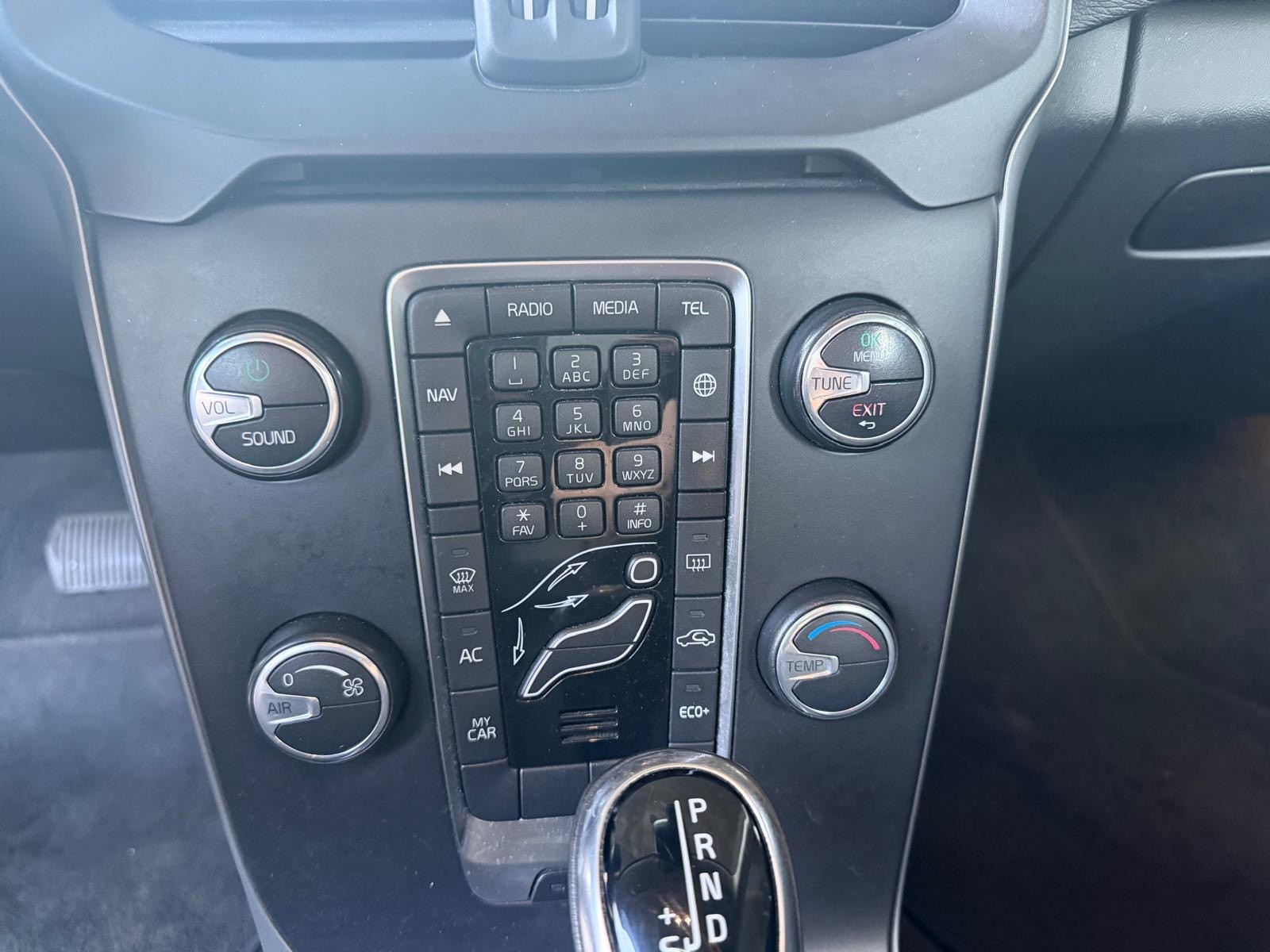 VOLVO V40 D2 Dynamic Edition Geartronic-image-10
