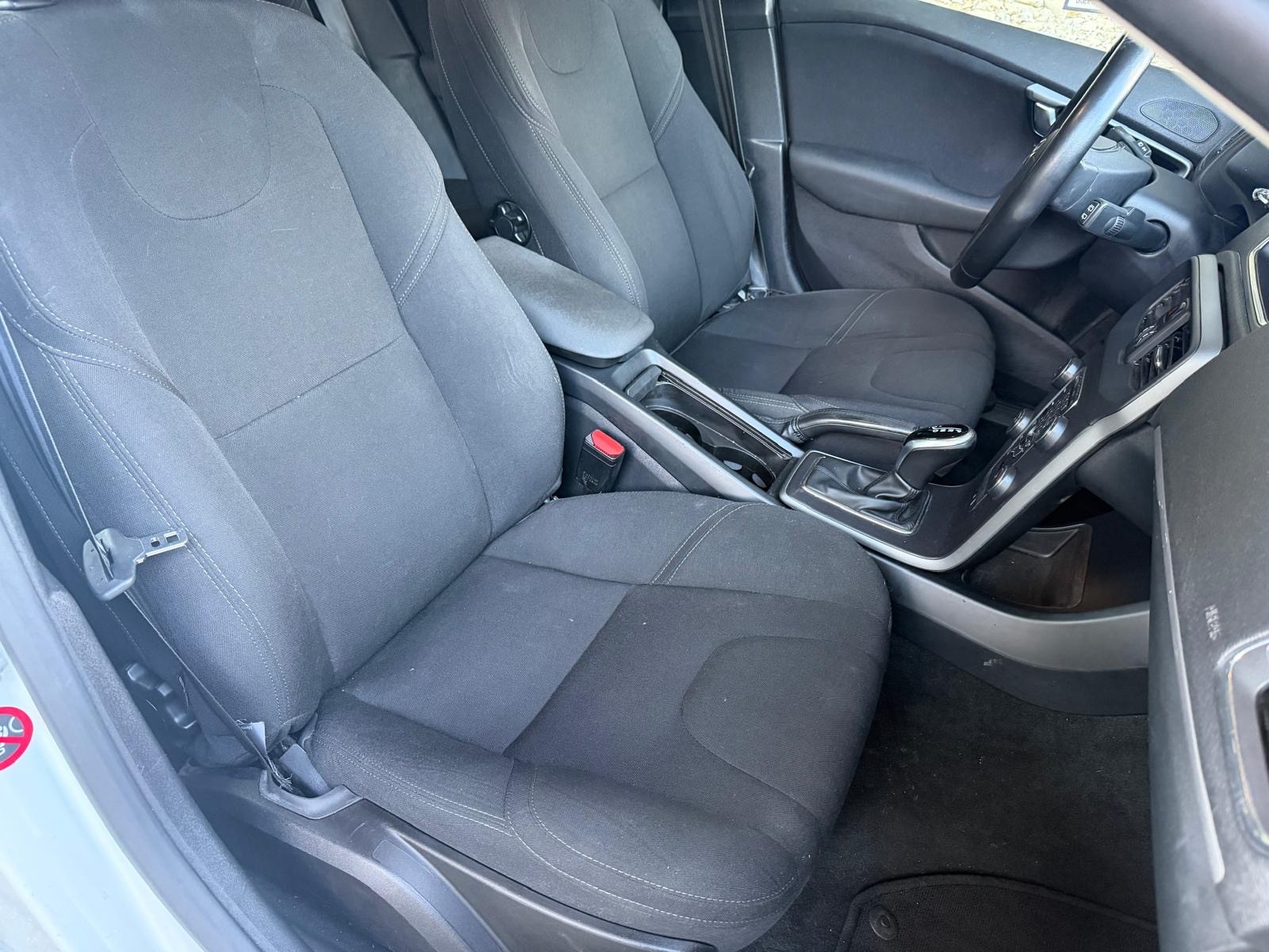 VOLVO V40 D2 Dynamic Edition Geartronic-image-9