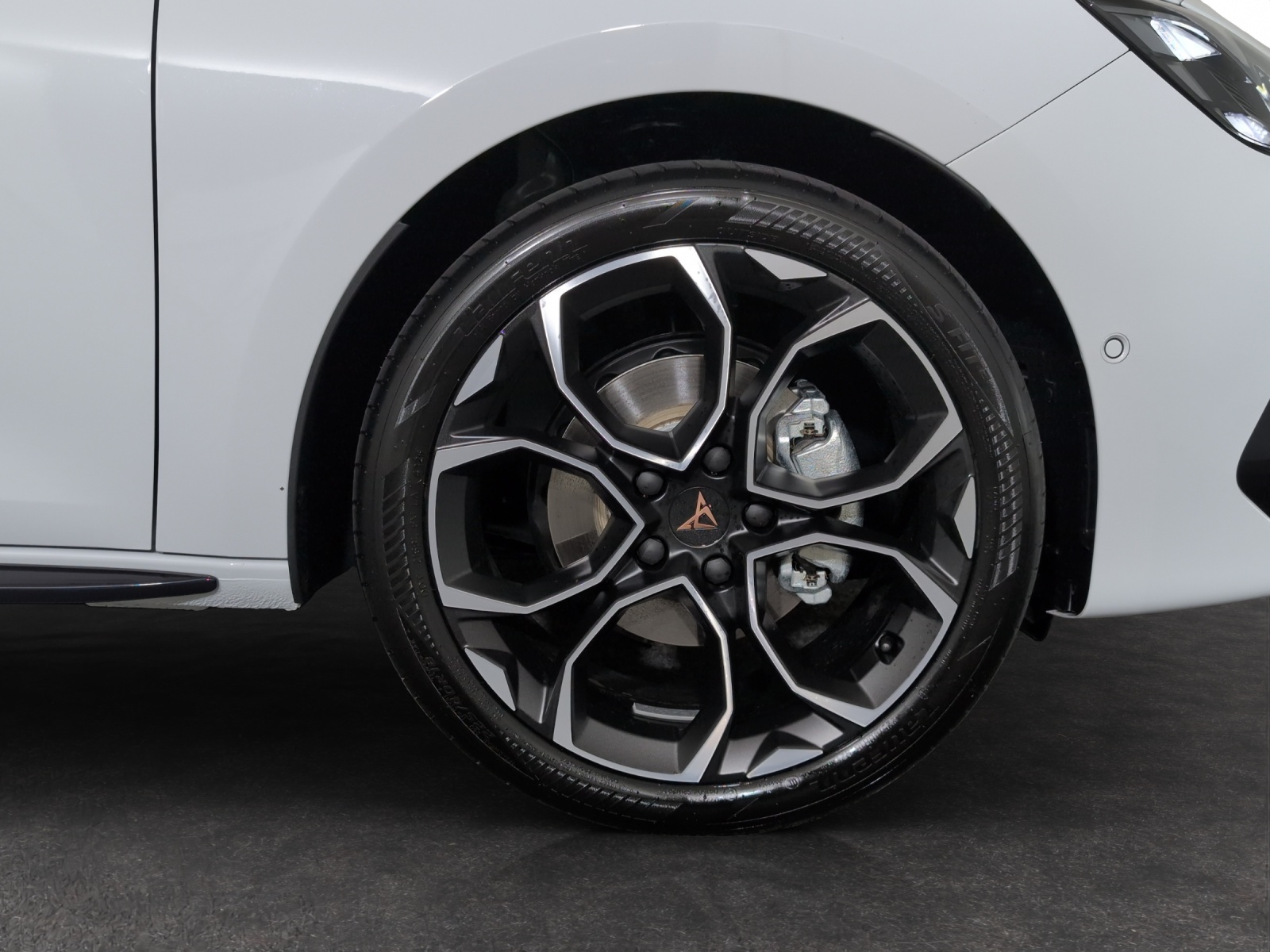 CUPRA LEON ST 1.5 eTSI Prime Edition DSG-image-4