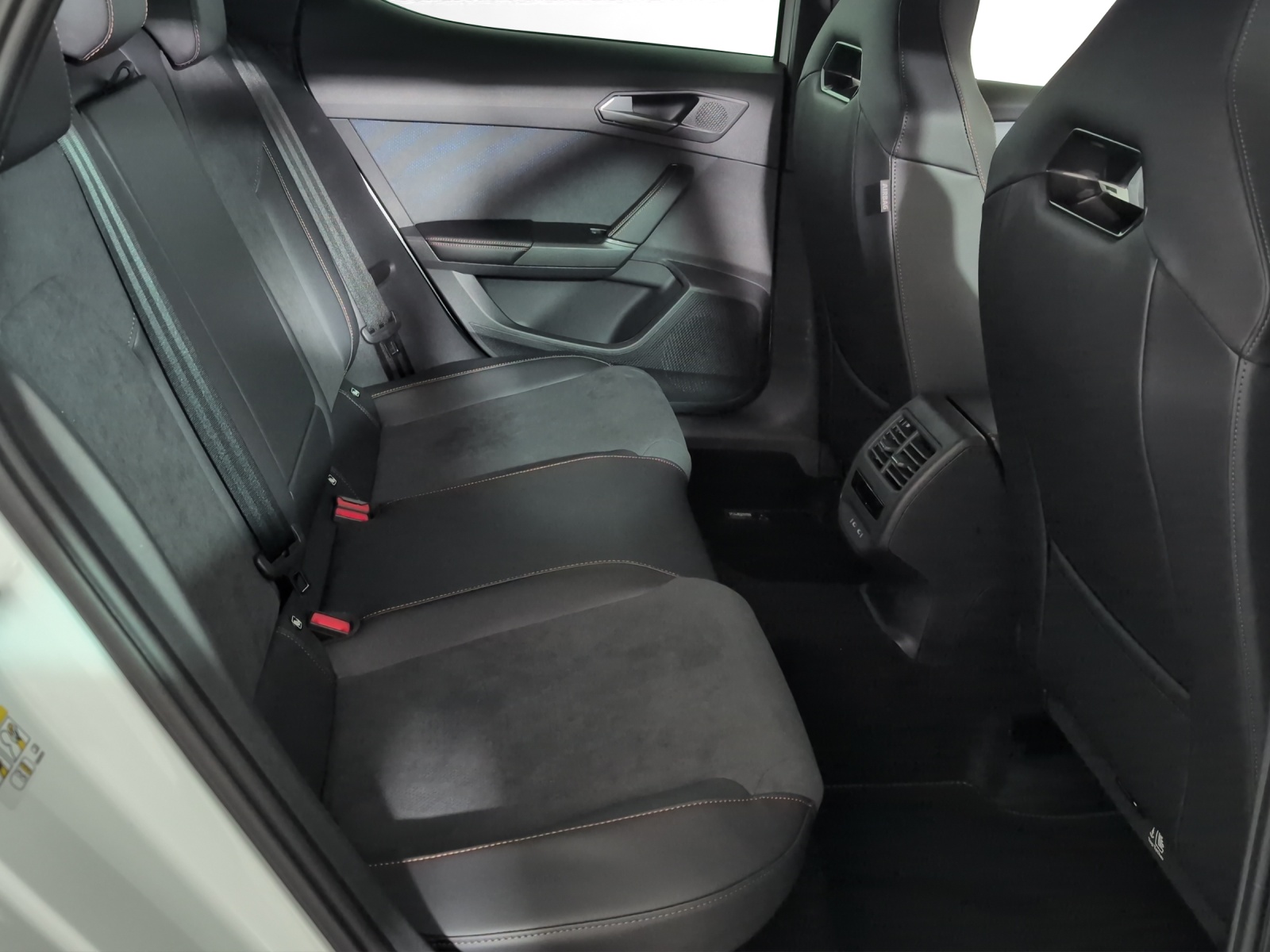 CUPRA LEON ST 1.5 eTSI Prime Edition DSG-image-8