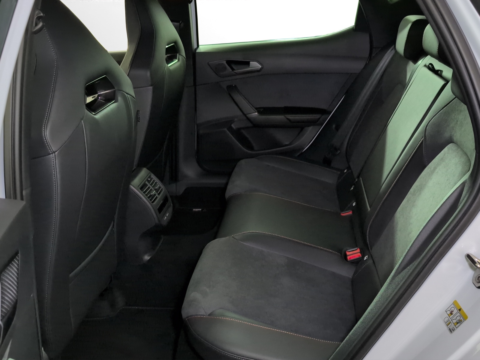 CUPRA LEON ST 1.5 eTSI Prime Edition DSG-image-7