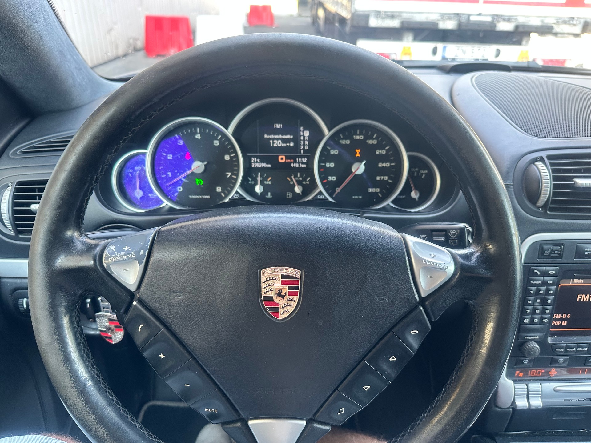PORSCHE Cayenne Turbo-image-10