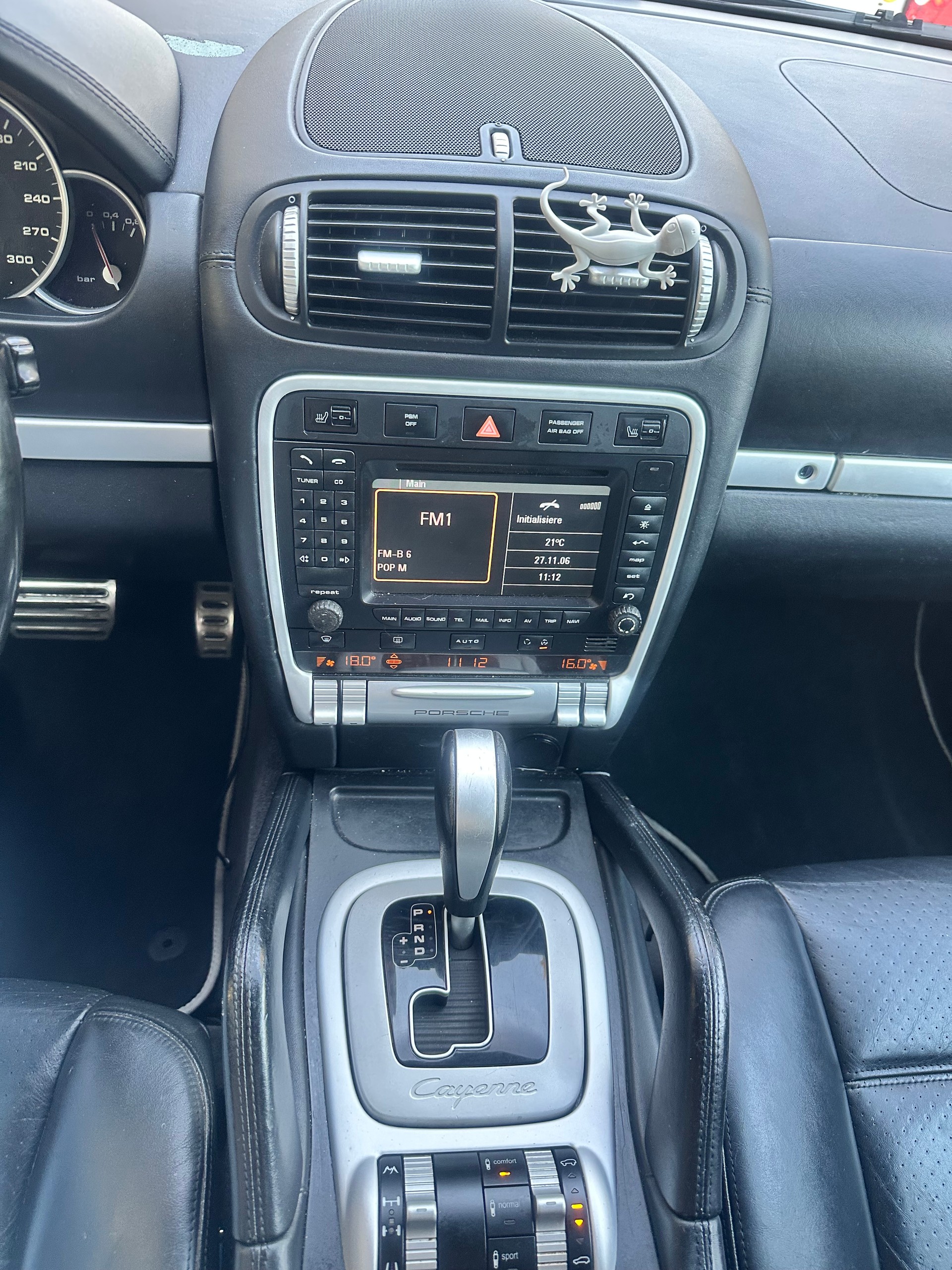 PORSCHE Cayenne Turbo-image-12