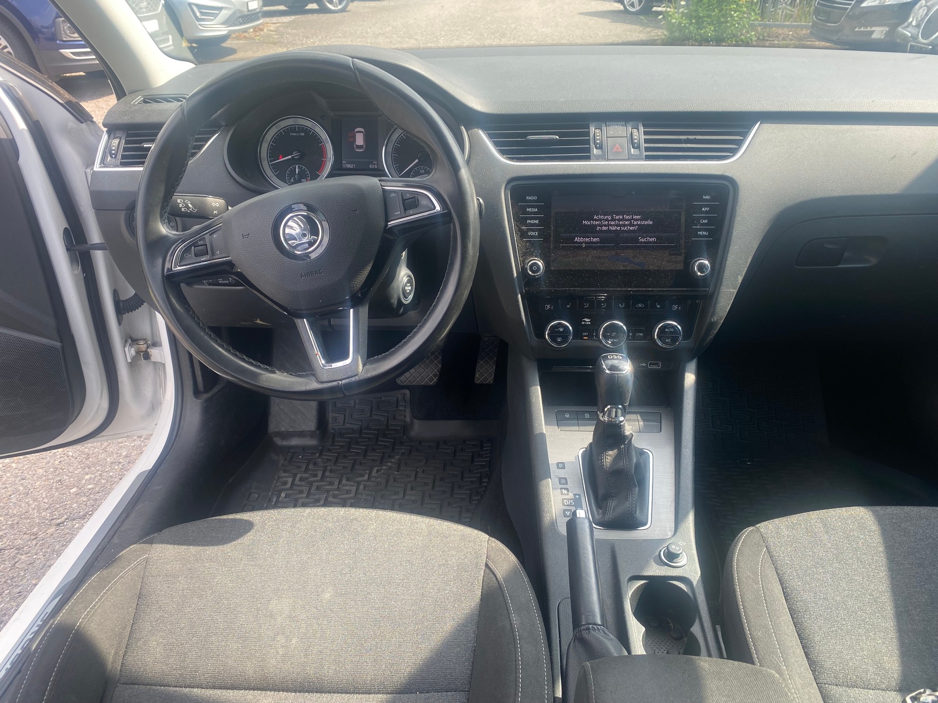 SKODA Octavia Combi 1.5 TSI Ambition DSG-image-6