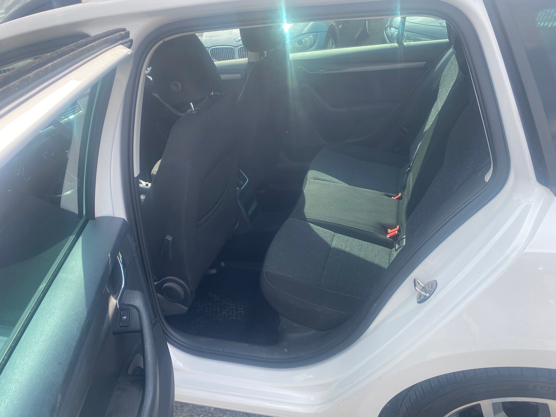 SKODA Octavia Combi 1.5 TSI Ambition DSG-image-7
