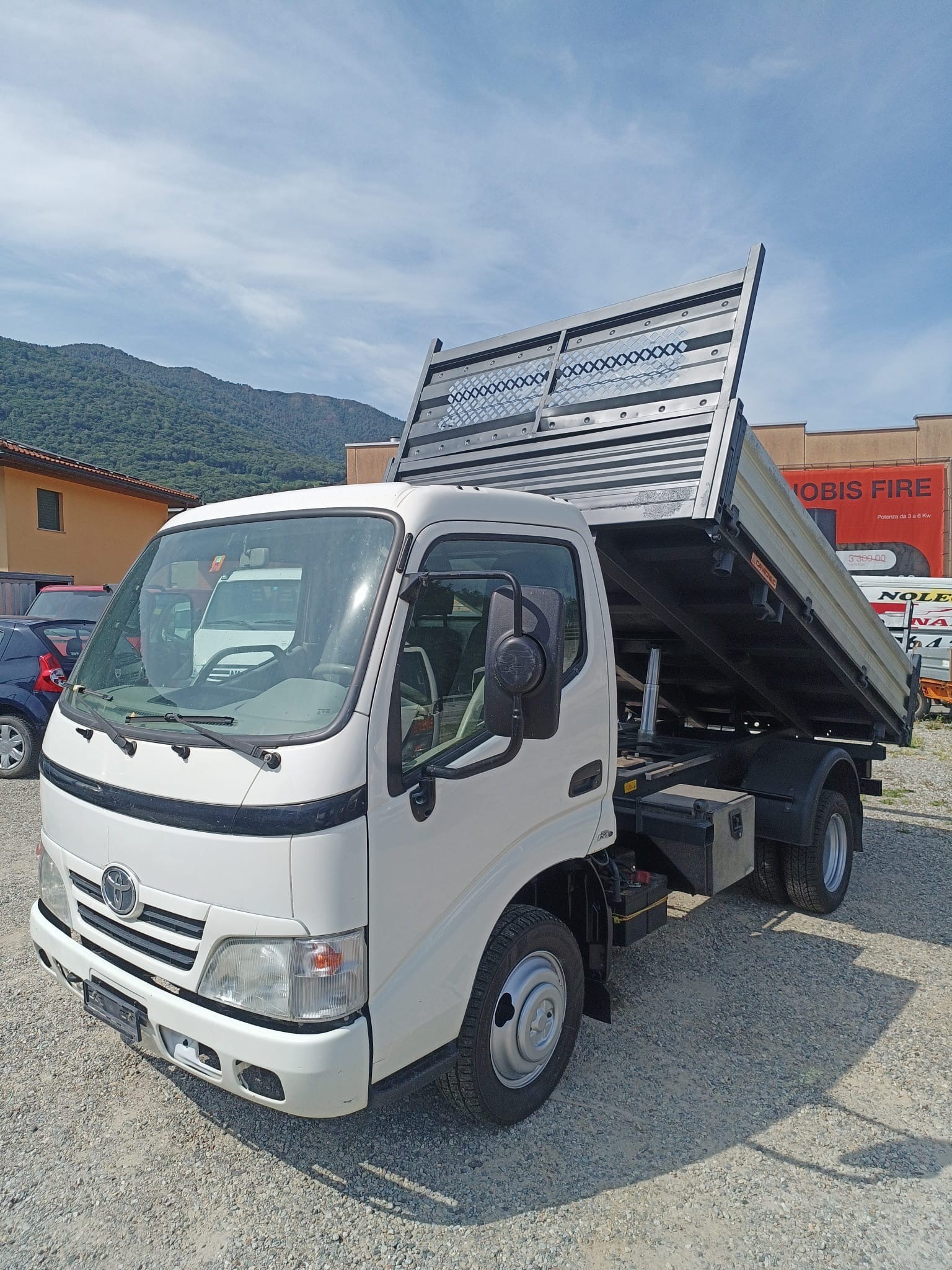 TOYOTA Dyna 150 SWB