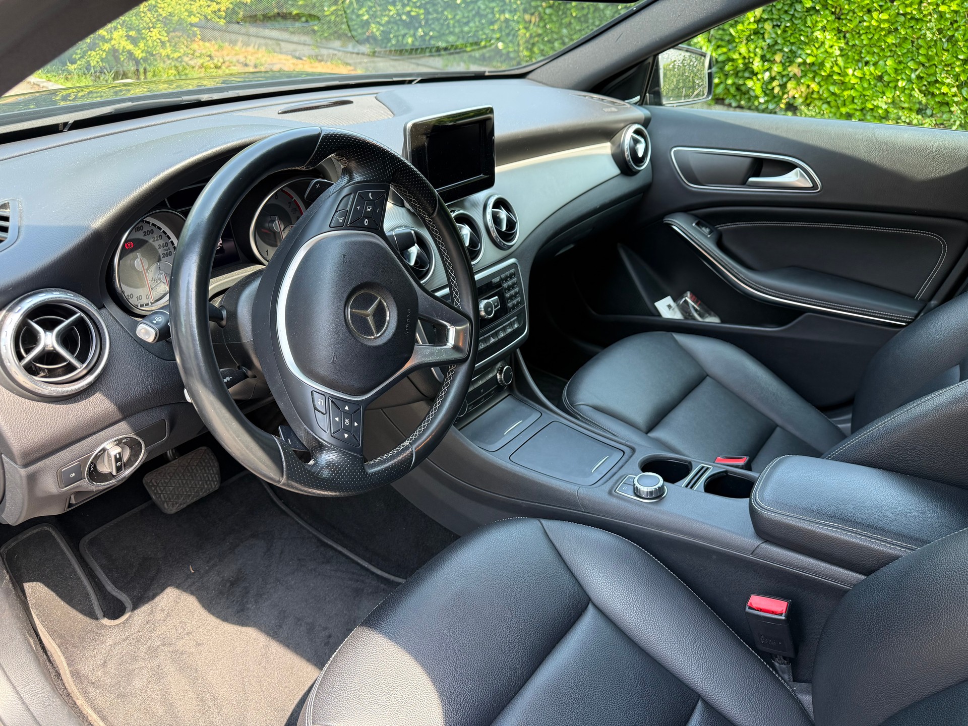 MERCEDES-BENZ GLA 200-image-3