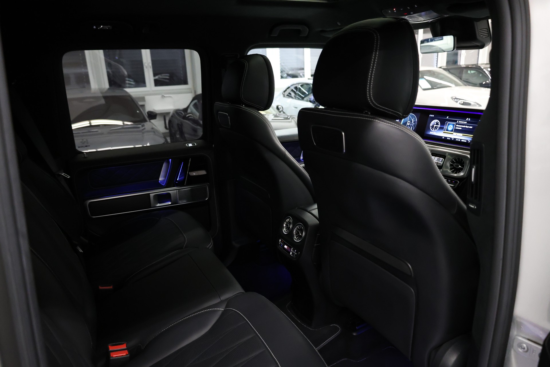 MERCEDES-BENZ G 500 AMG Line-image-26