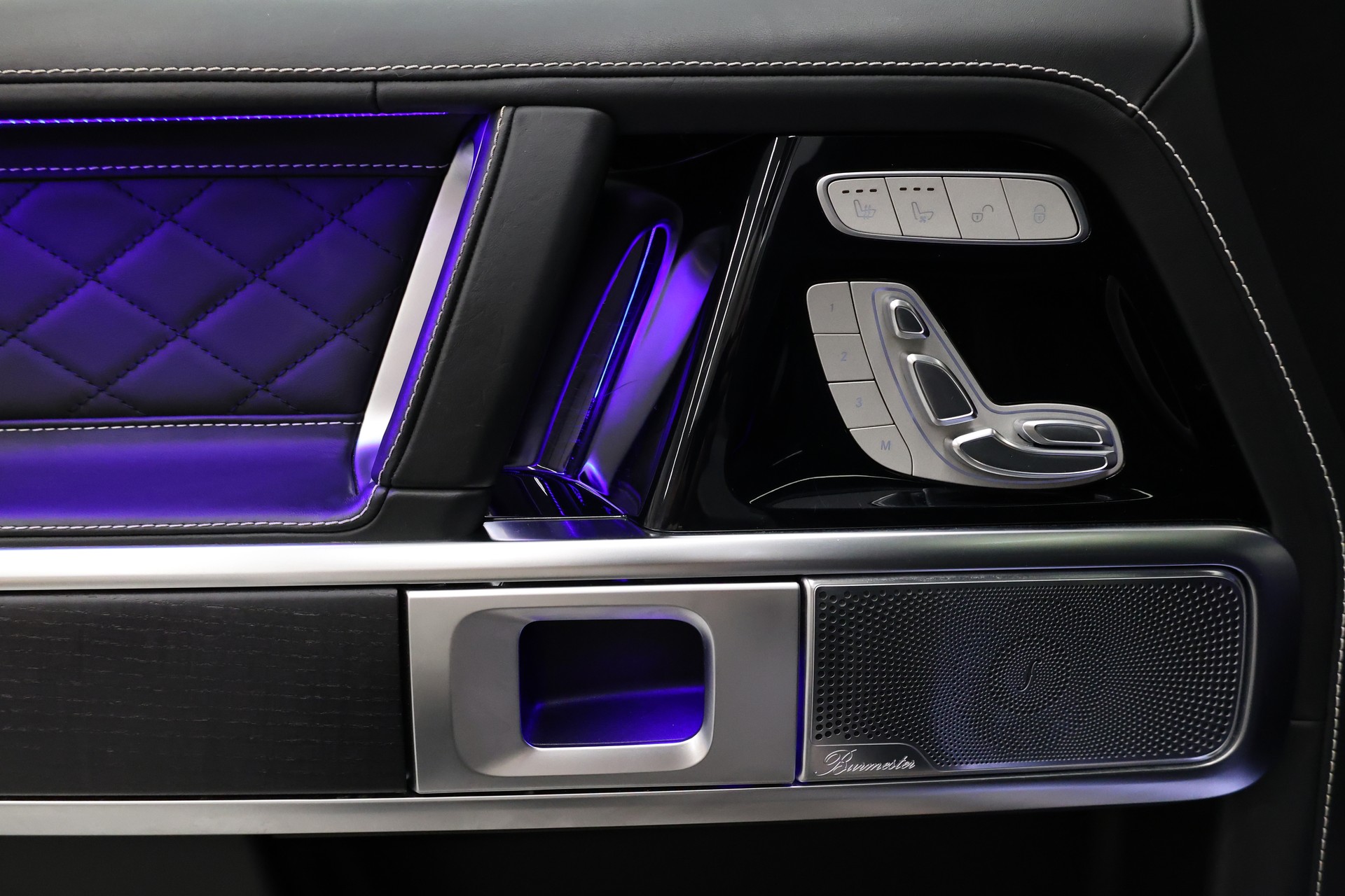 MERCEDES-BENZ G 500 AMG Line-image-23