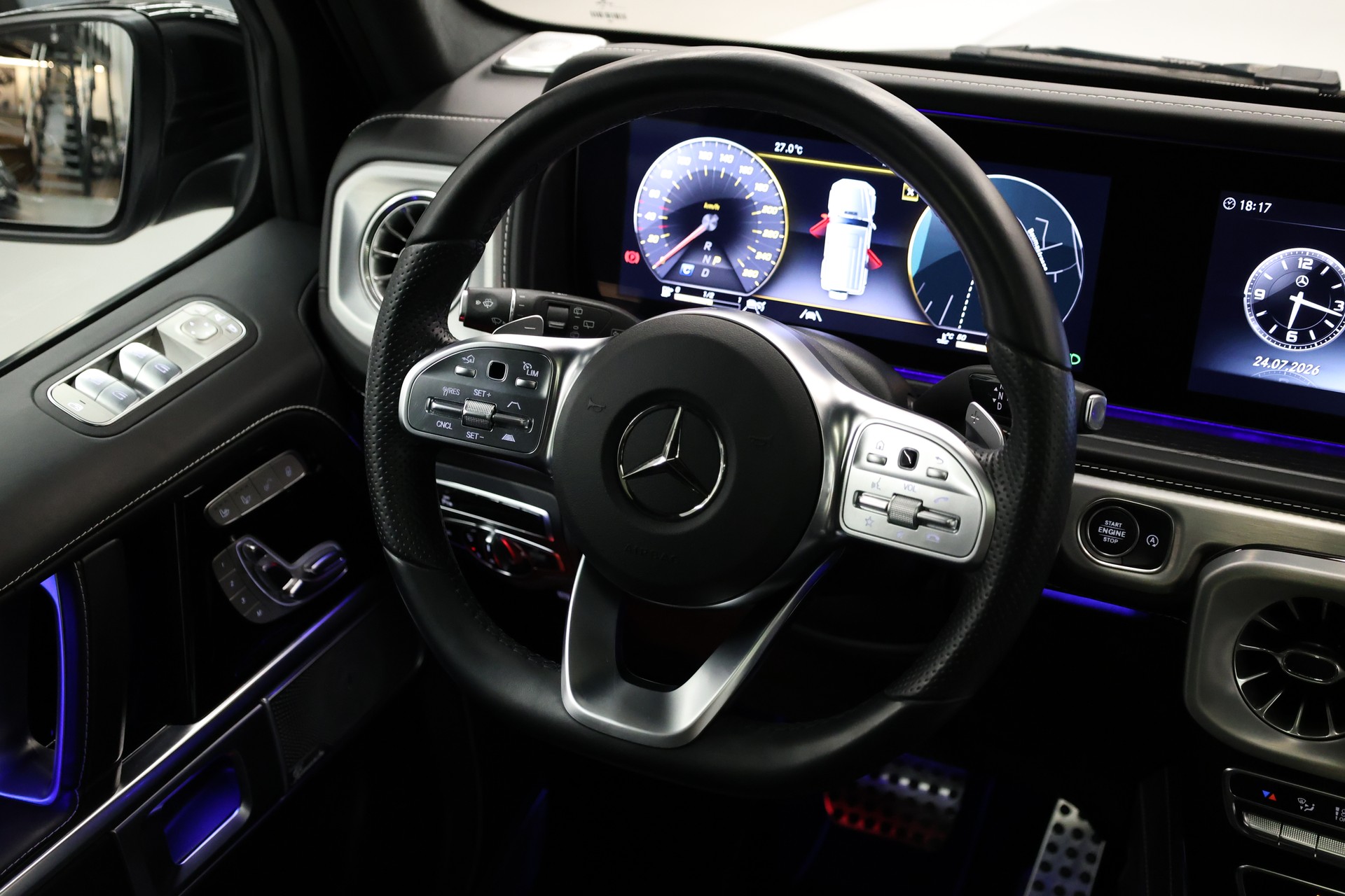 MERCEDES-BENZ G 500 AMG Line-image-17