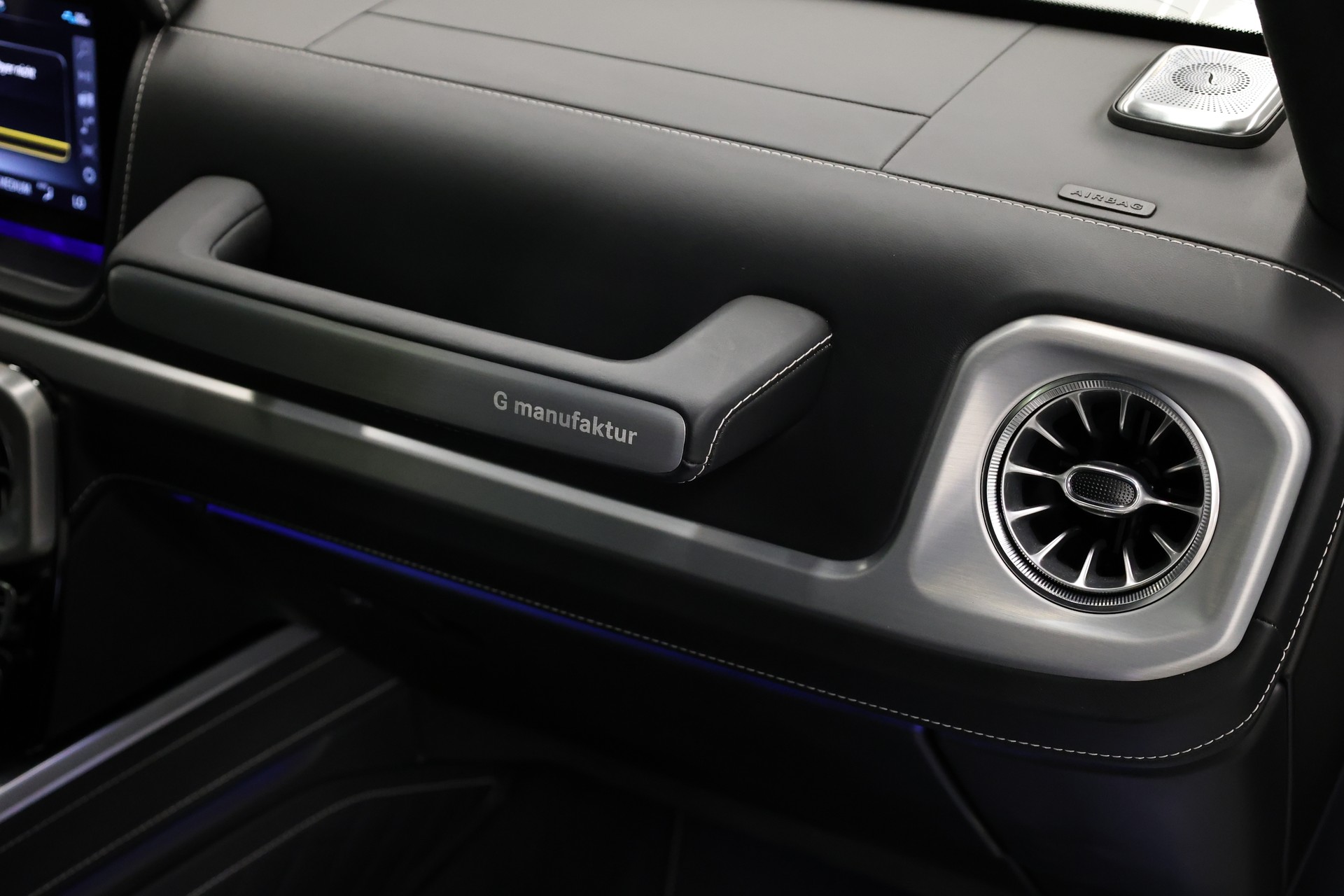 MERCEDES-BENZ G 500 AMG Line-image-22