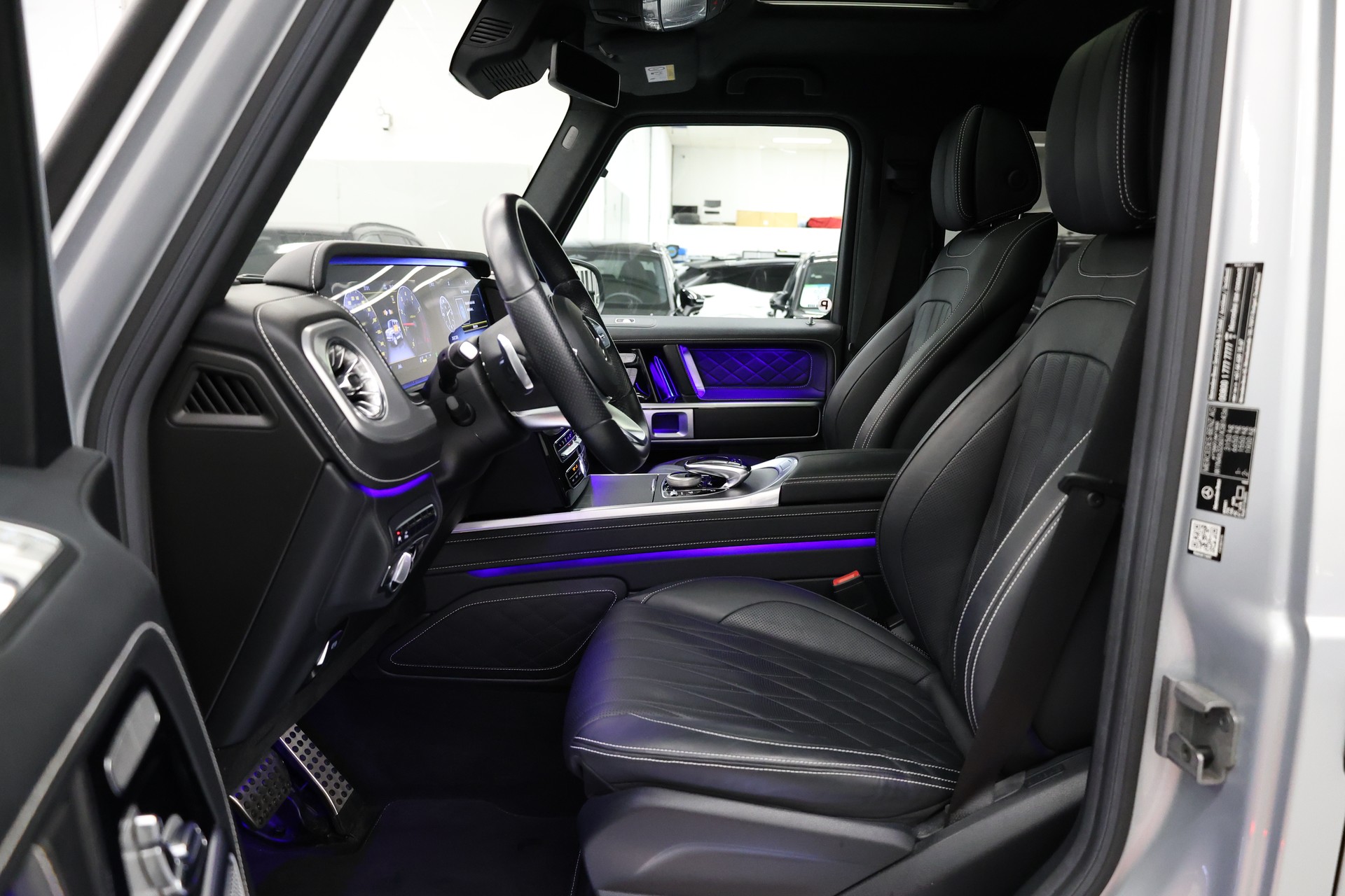 MERCEDES-BENZ G 500 AMG Line-image-13