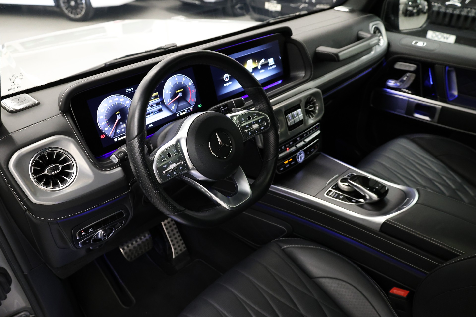 MERCEDES-BENZ G 500 AMG Line-image-16