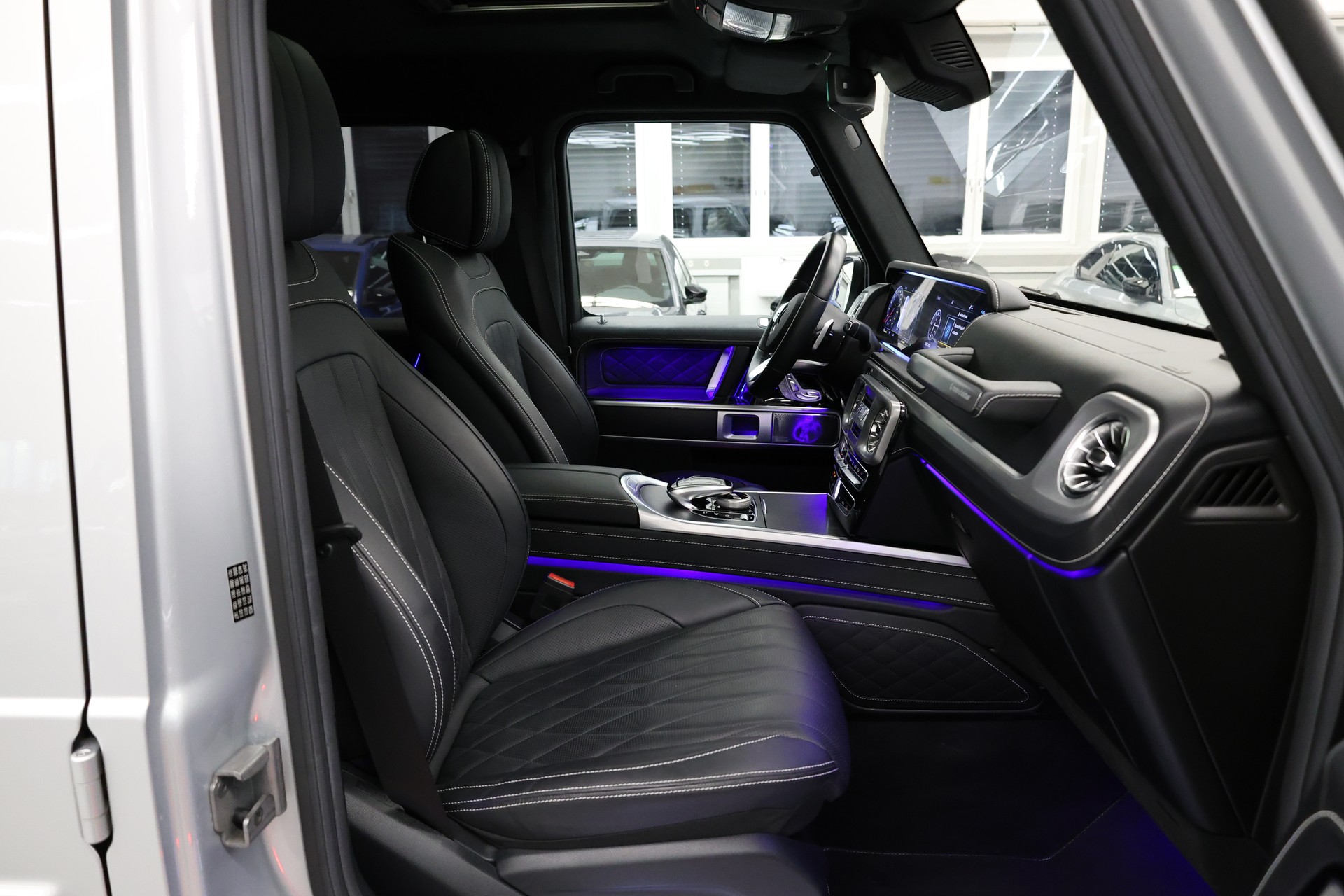 MERCEDES-BENZ G 500 AMG Line-image-14