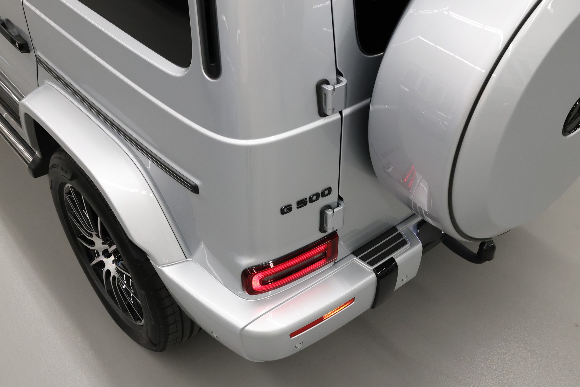MERCEDES-BENZ G 500 AMG Line-image-8