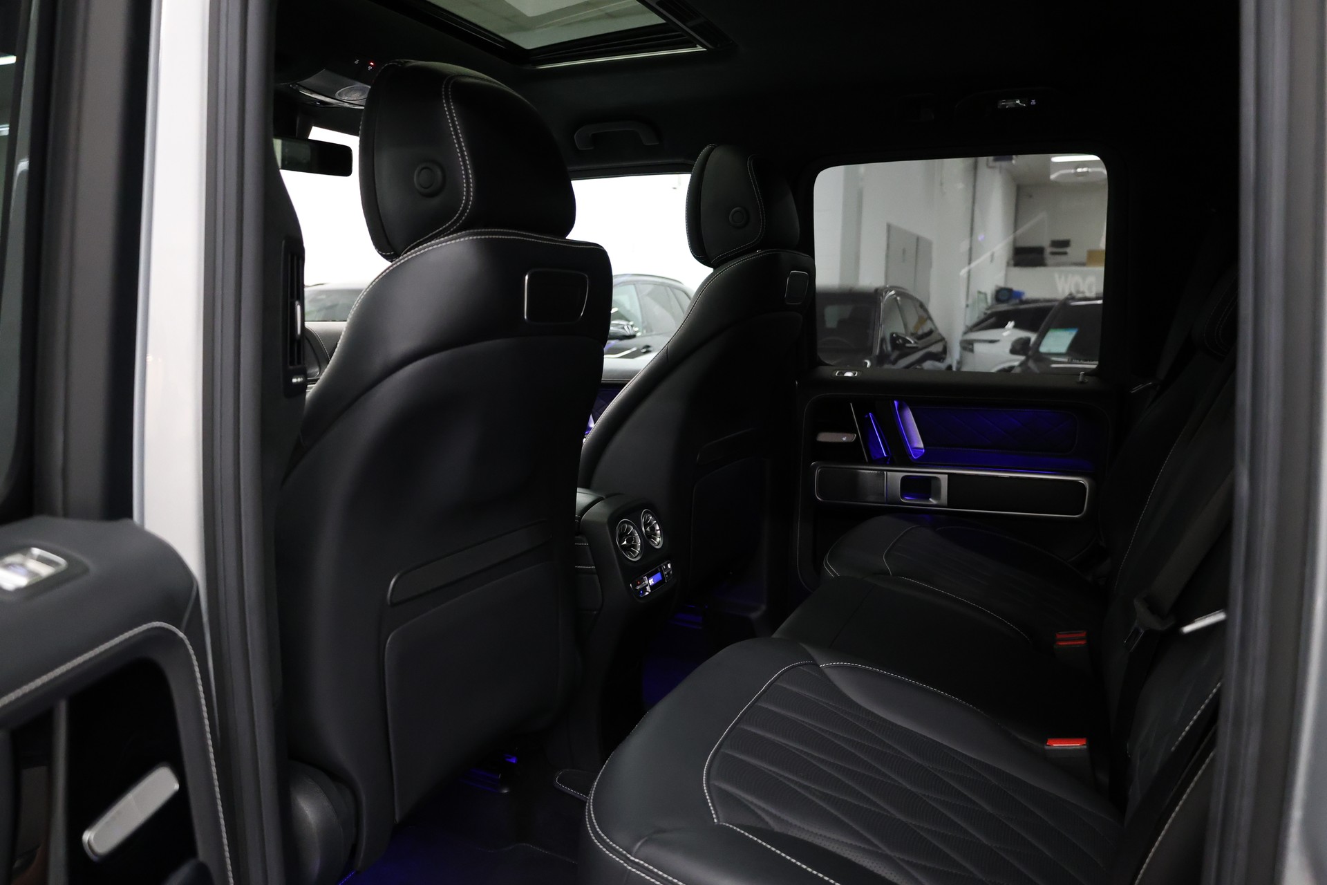 MERCEDES-BENZ G 500 AMG Line-image-25