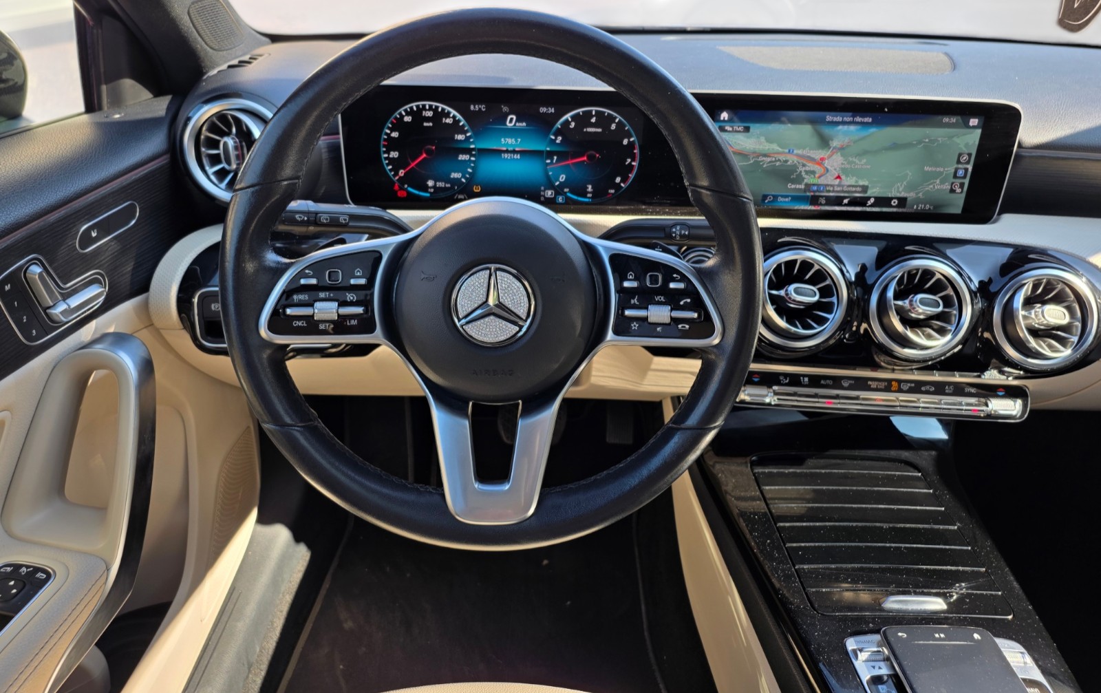 MERCEDES-BENZ A 180 Progressive 7G-DCT-image-9