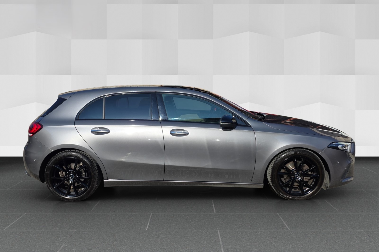 MERCEDES-BENZ A 180 Progressive 7G-DCT-image-3