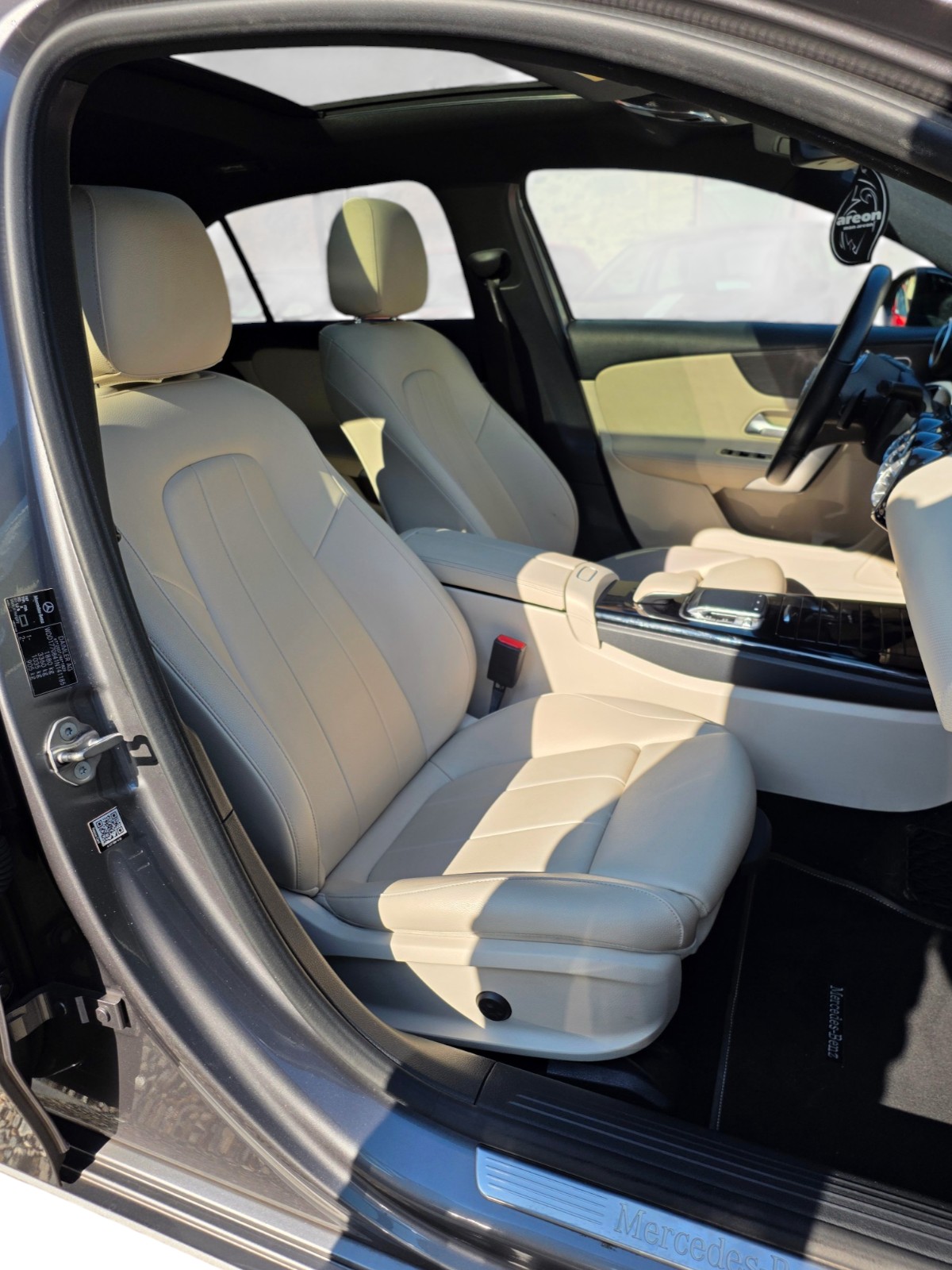 MERCEDES-BENZ A 180 Progressive 7G-DCT-image-15