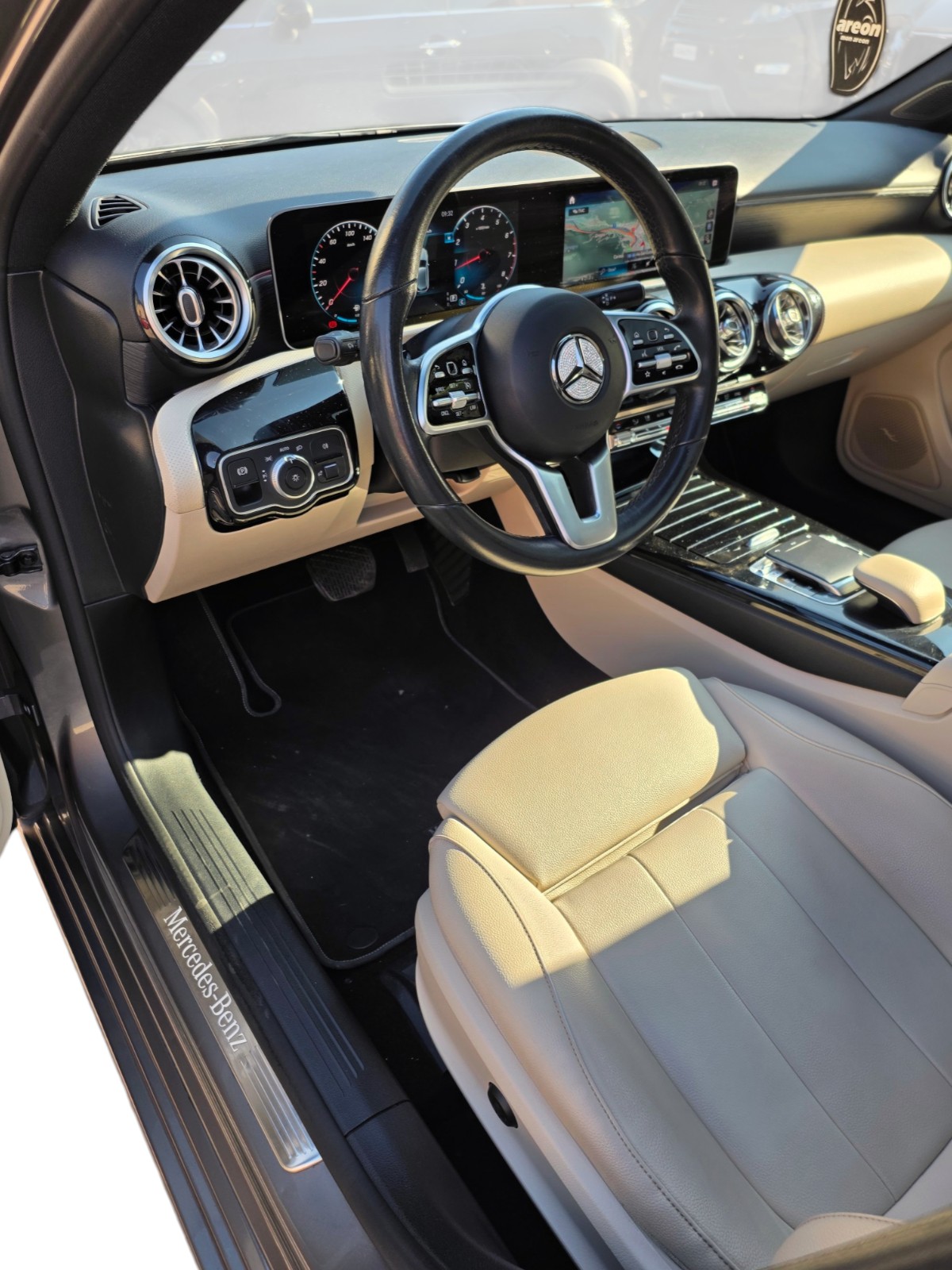 MERCEDES-BENZ A 180 Progressive 7G-DCT-image-11