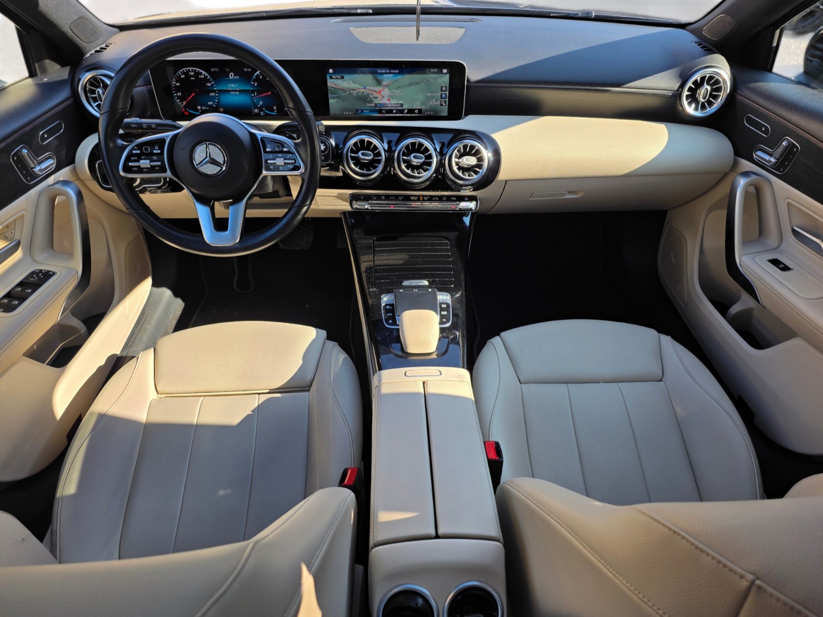 MERCEDES-BENZ A 180 Progressive 7G-DCT-image-8